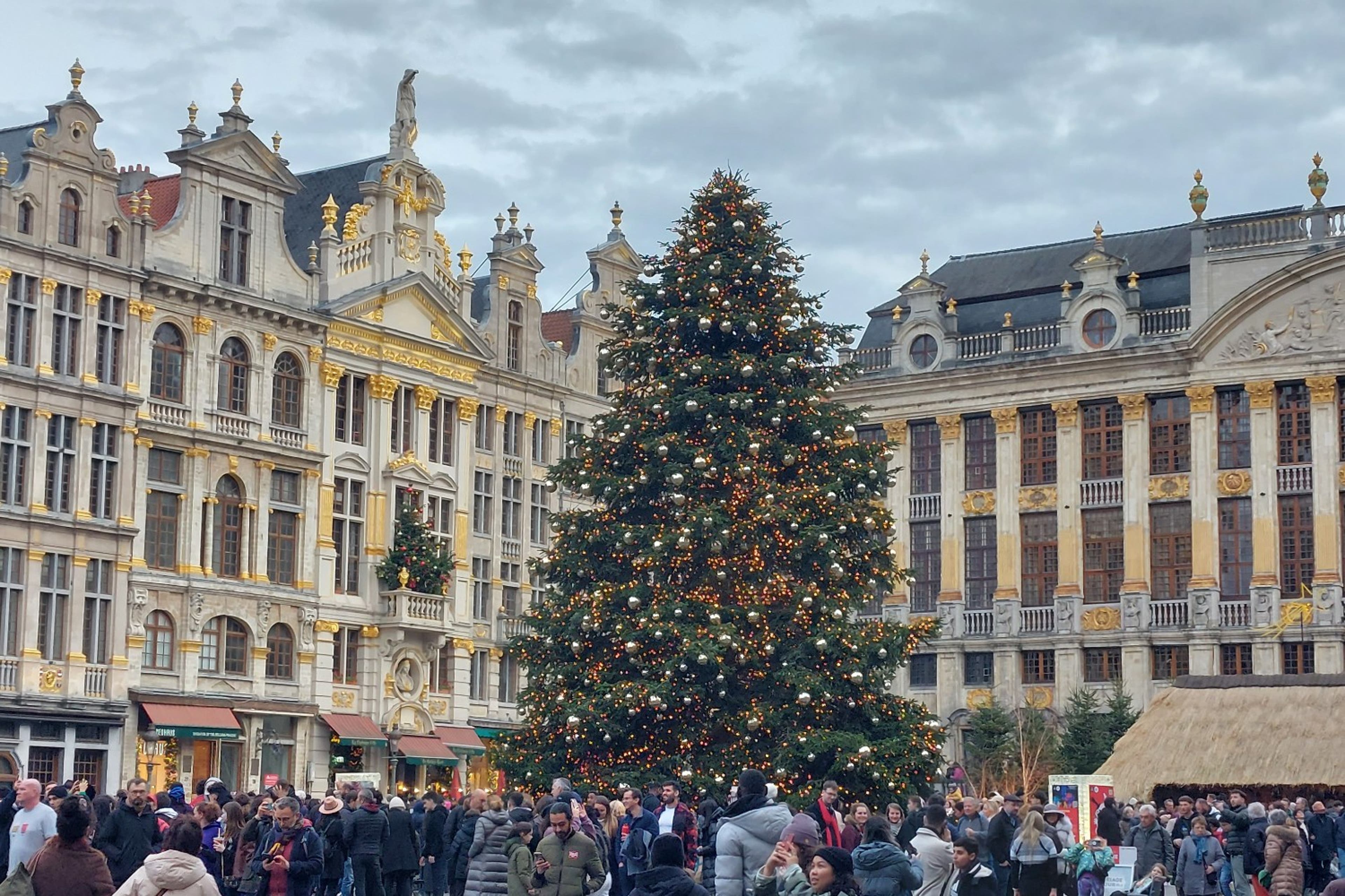 christmas-in-brussels-viewfrombrussels-121423.jpg