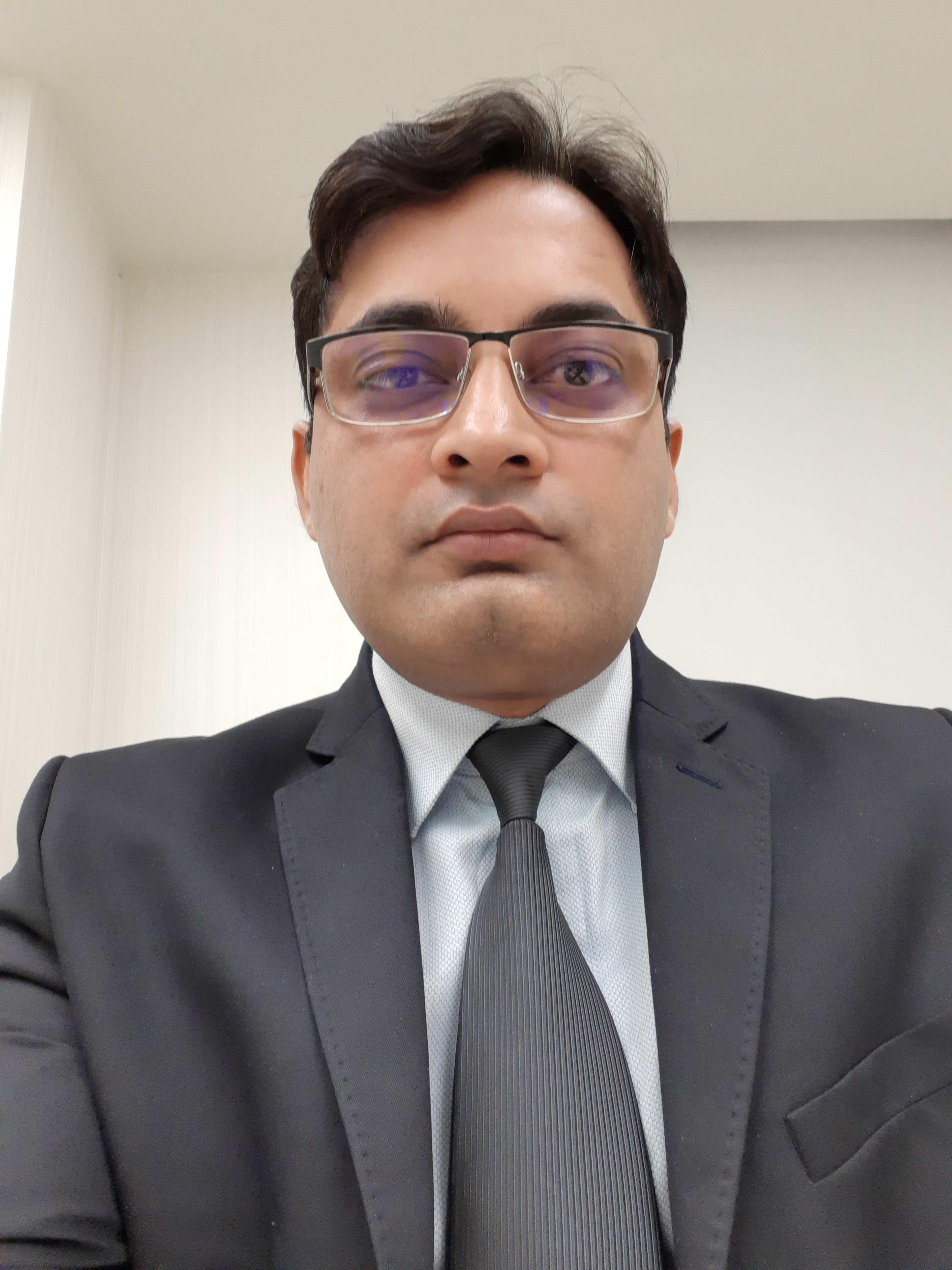 headshot of Vivek Kumar