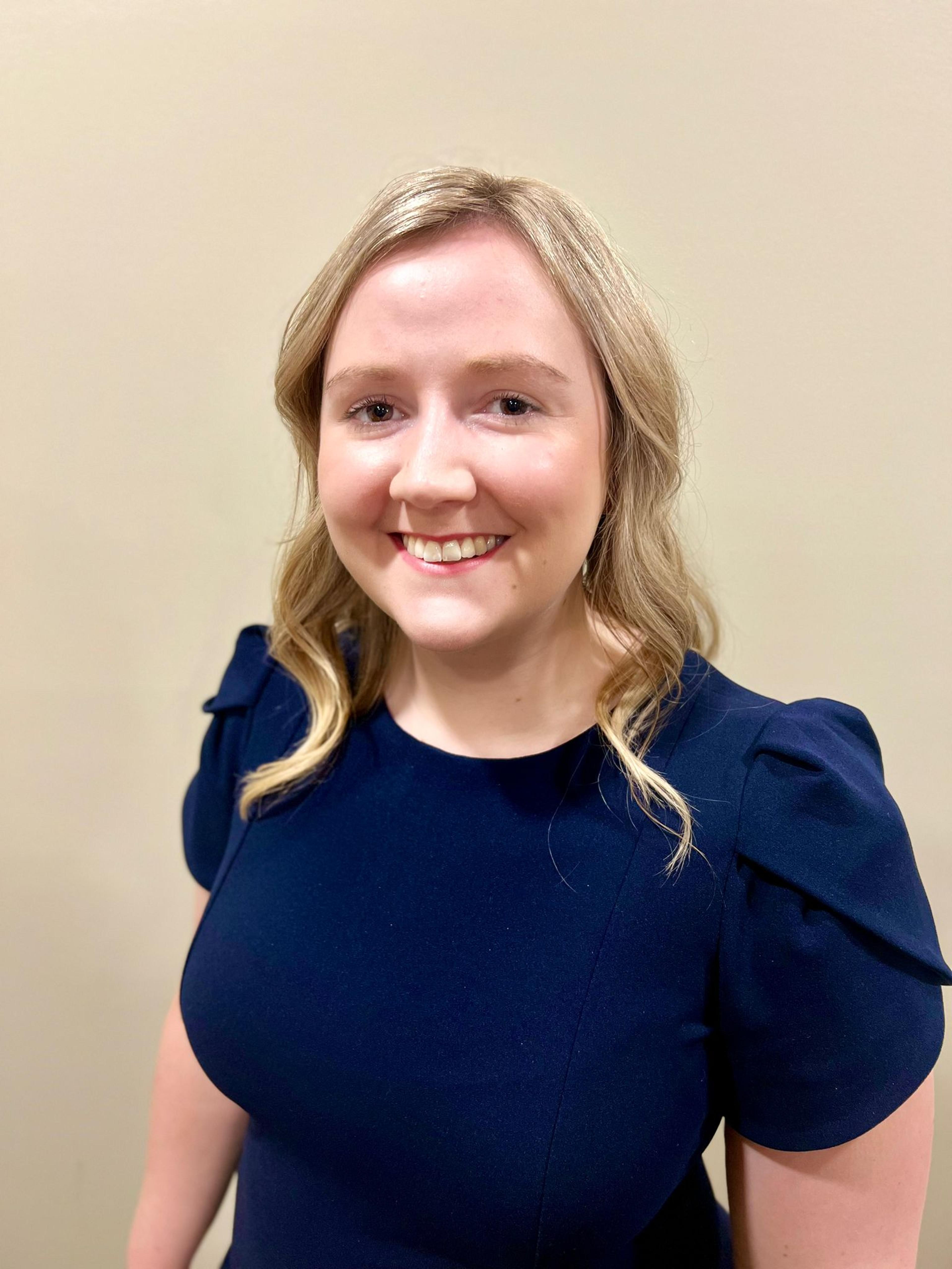 headshot of Laura Valente