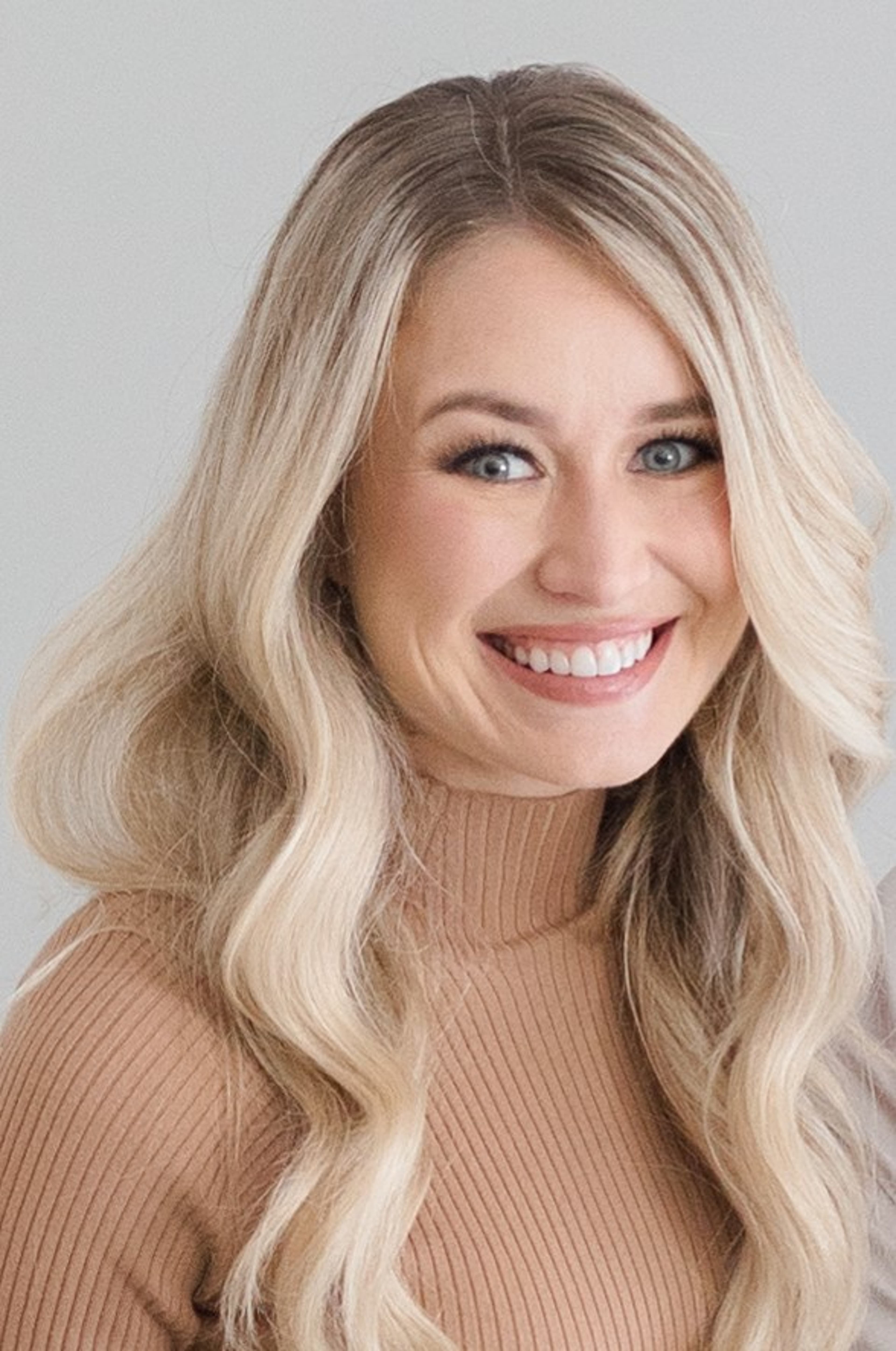 headshot of Kristen Holman