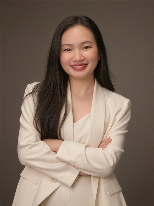 headshot of Phung (Zoe) Vuong