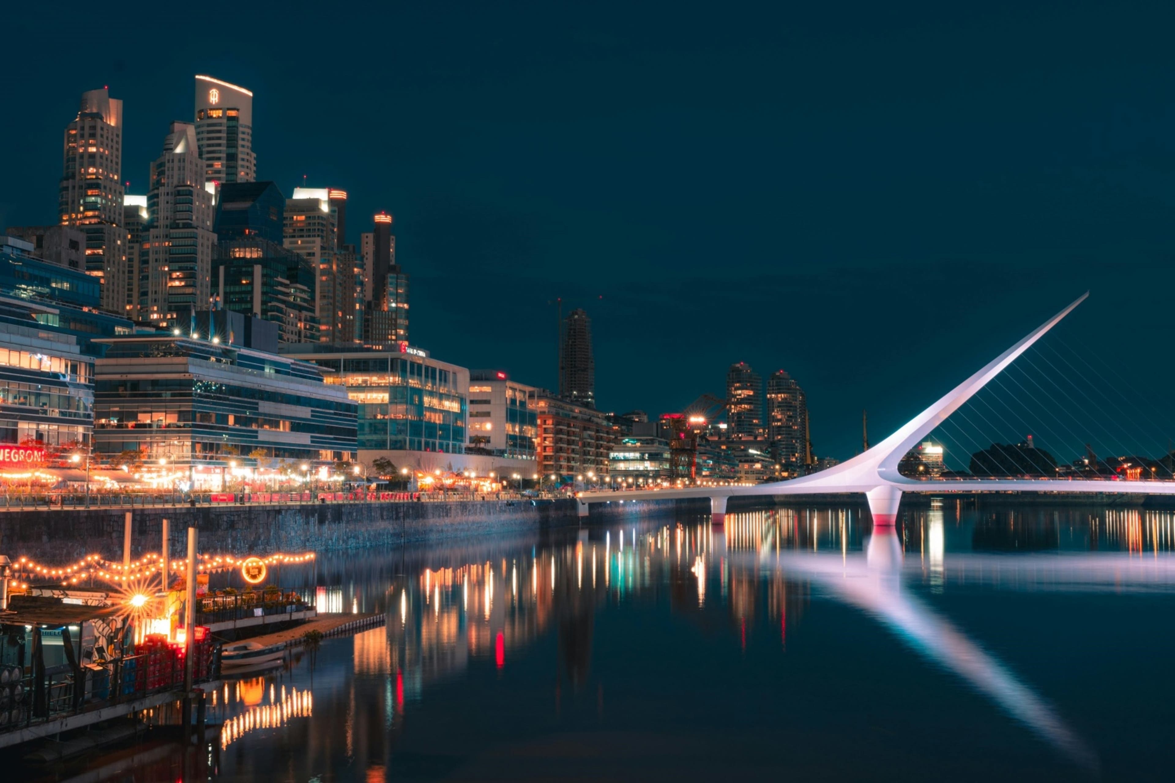 buenos-aires-night-latam-120324.jpg