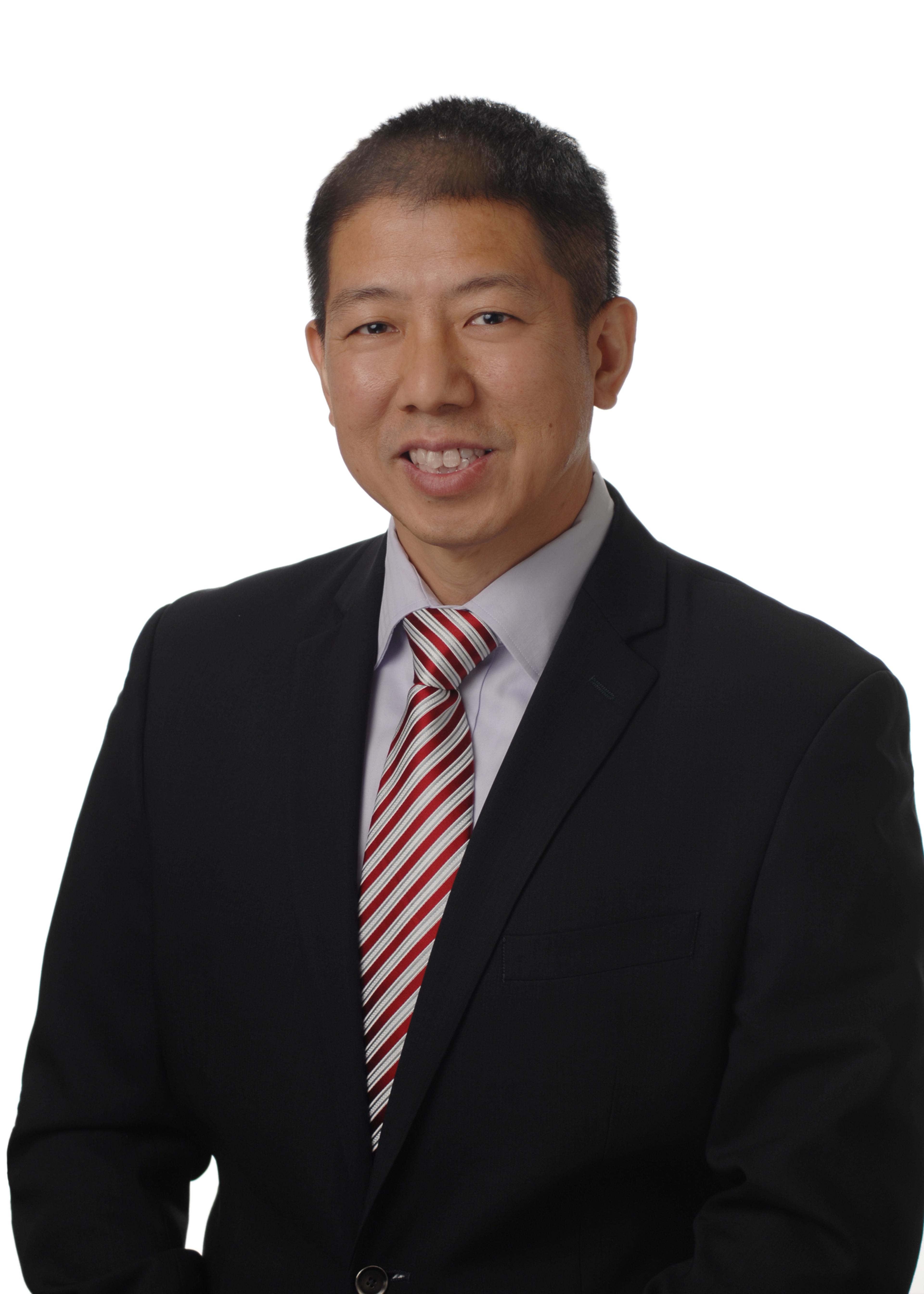 headshot of Derek Han