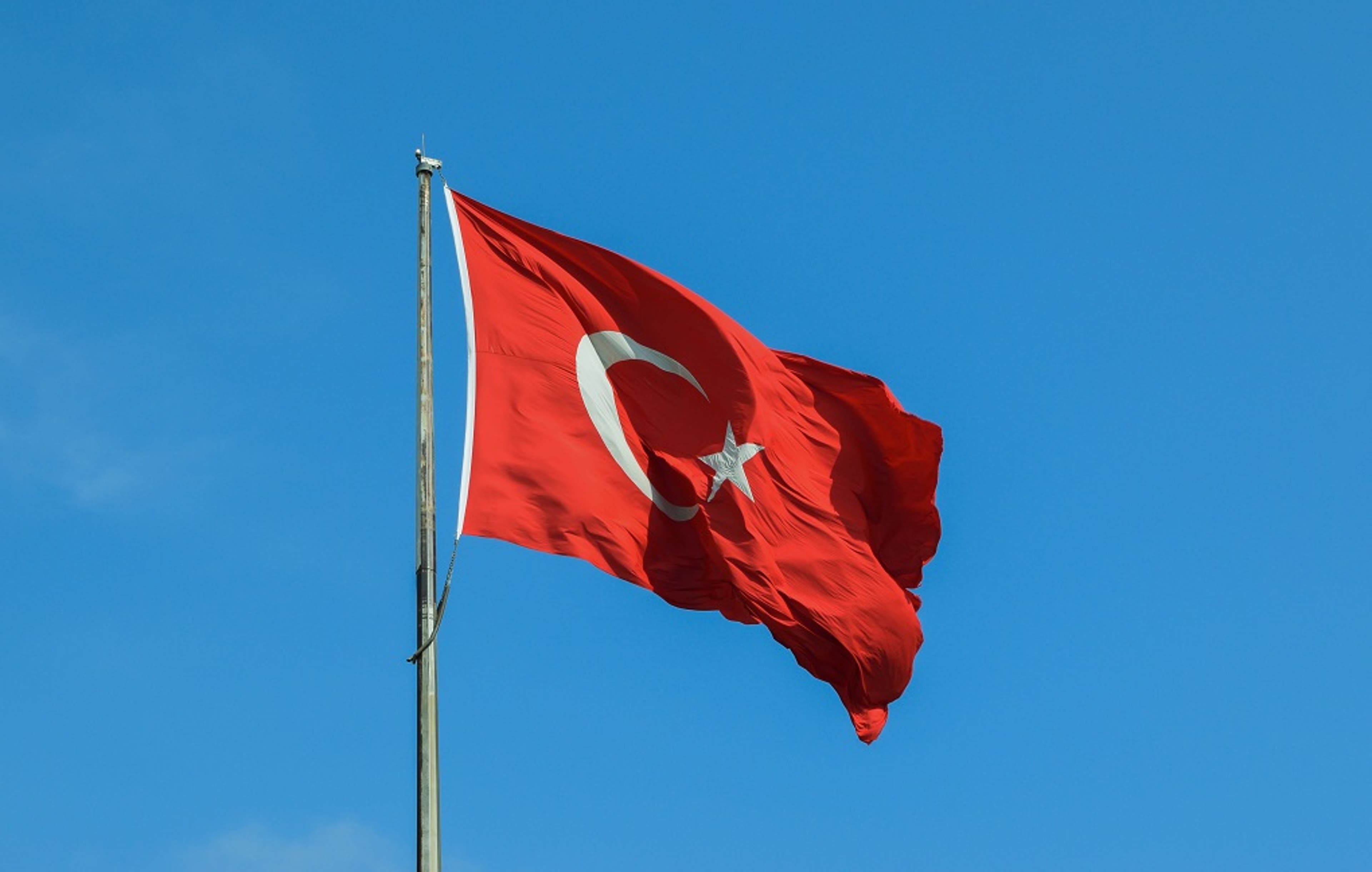 turkey-flag-sky-middleeast.jpg