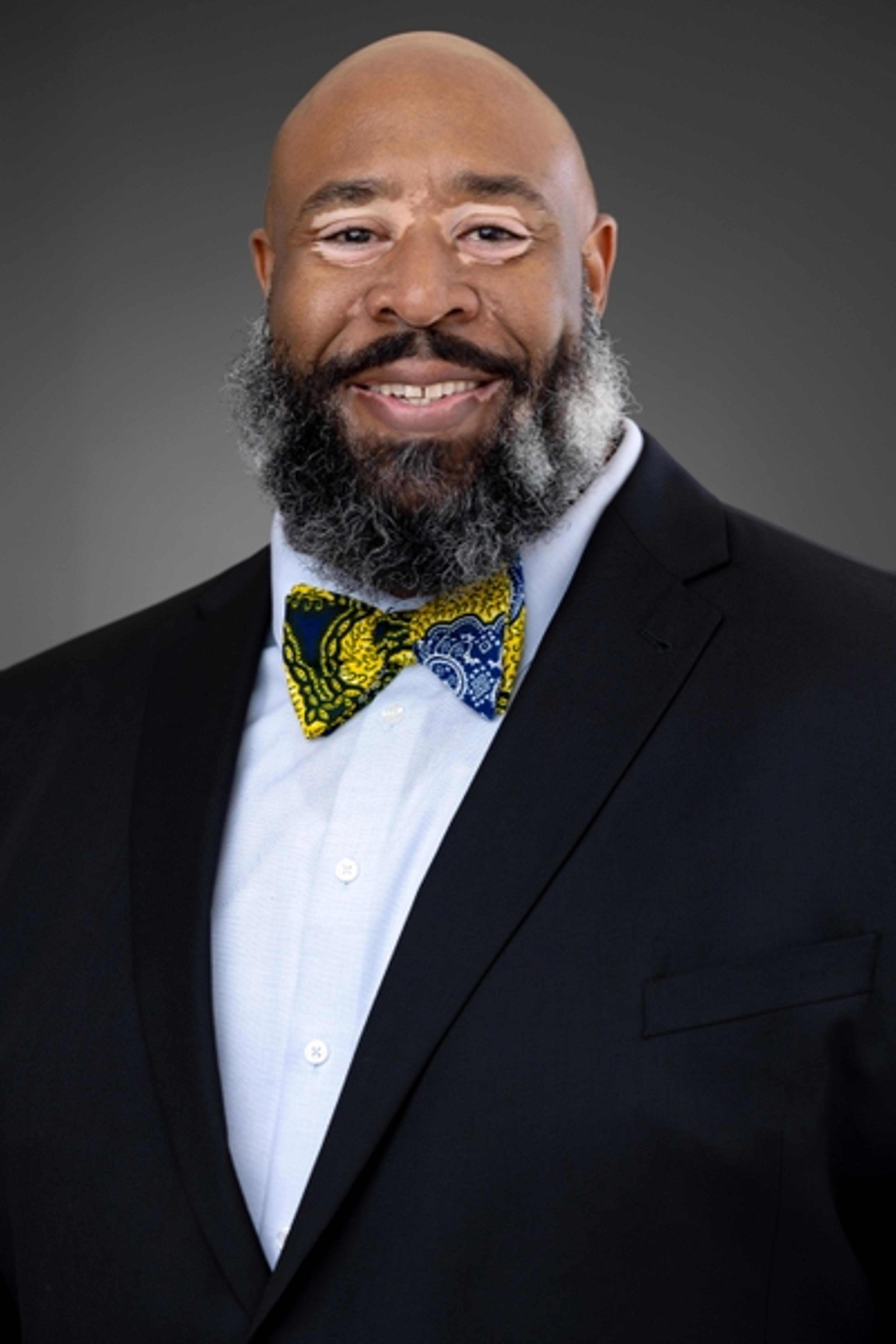 headshot of Keith Lewis