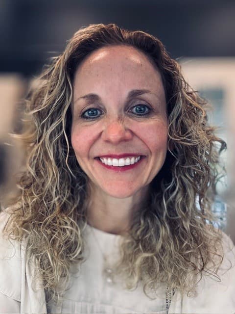 headshot of Lauren Smith