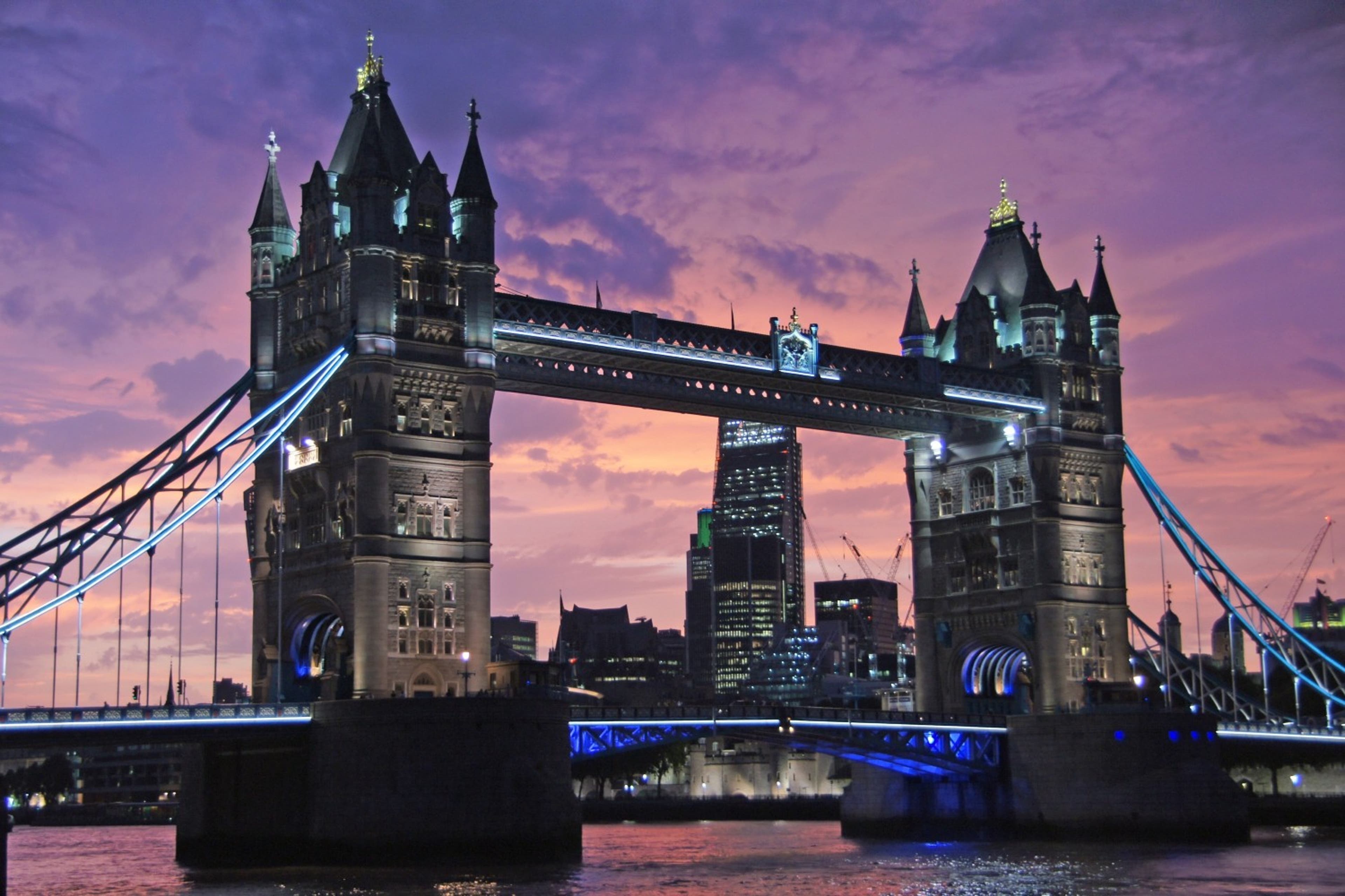 london-bridge-UK-092123-2.jpg