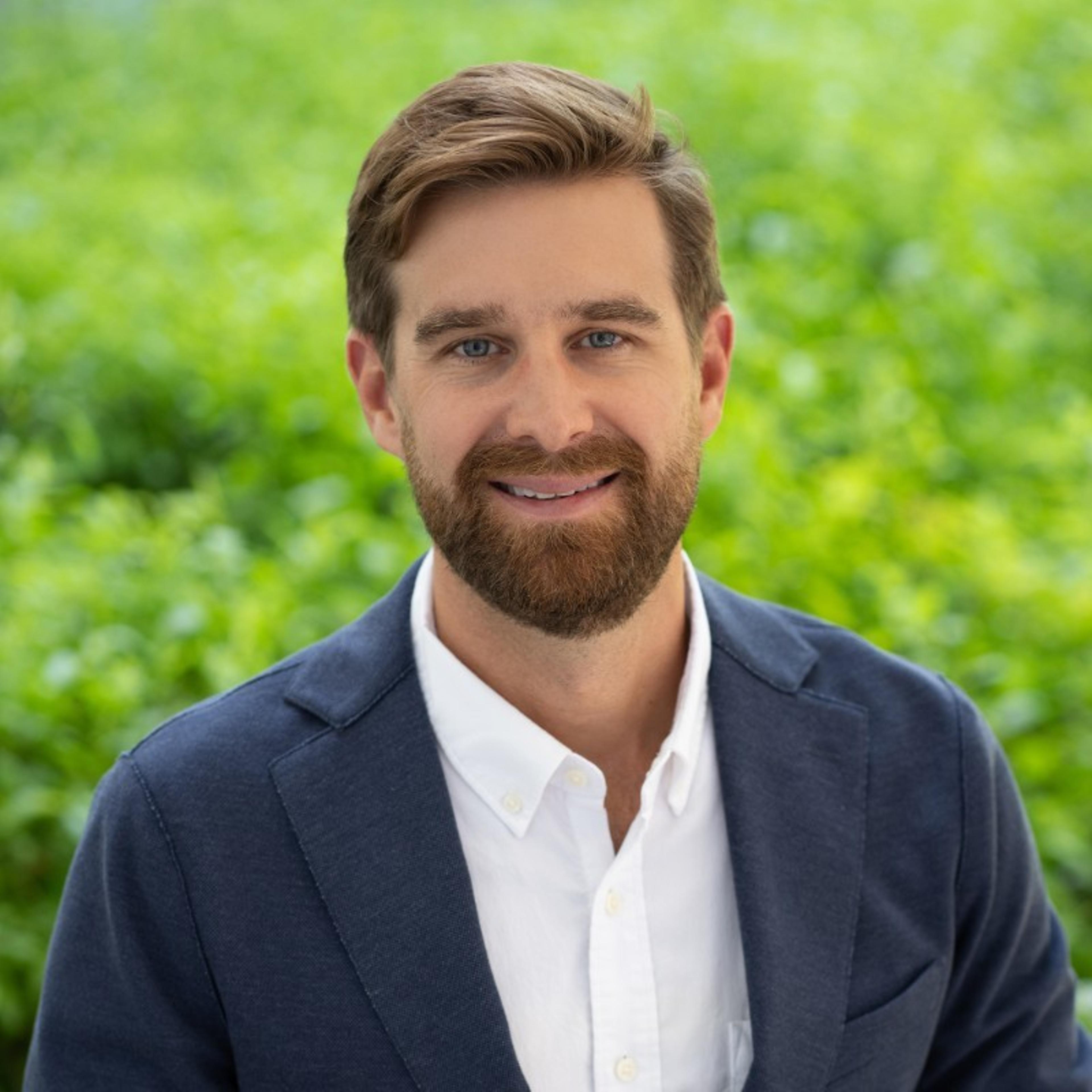 headshot of Avery Miles