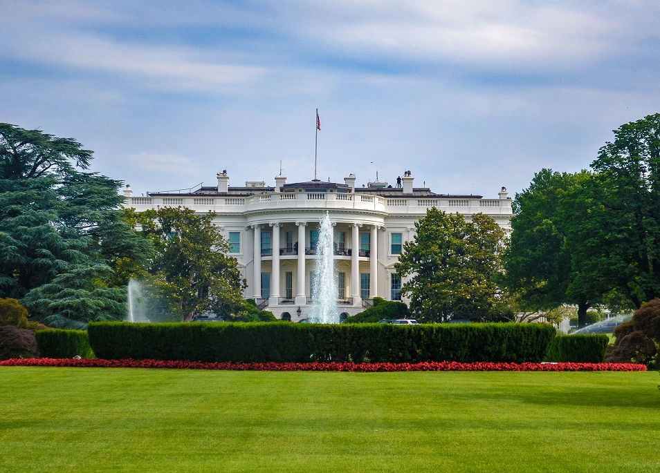 the-white-house-frontyard-US.png