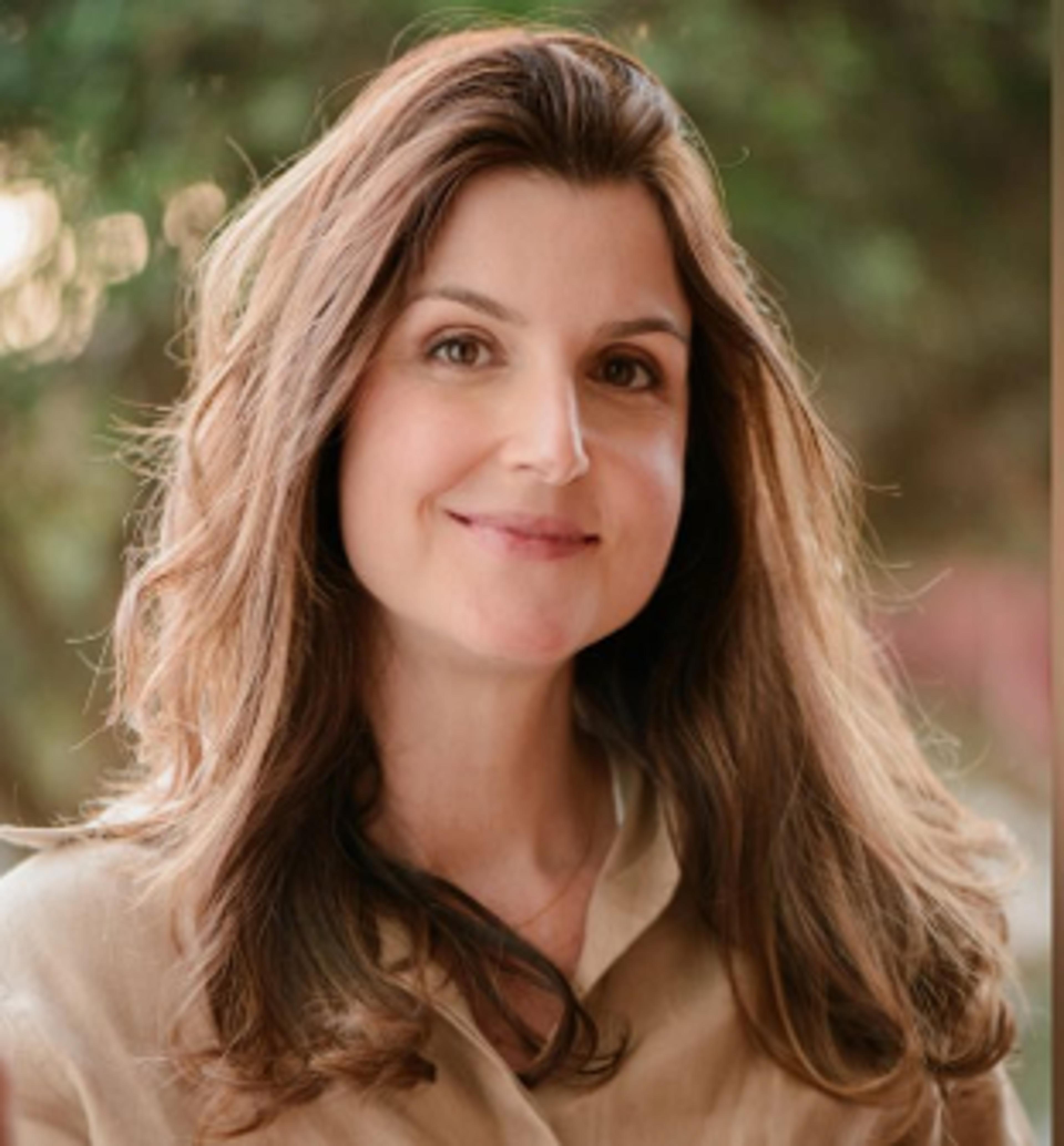 headshot of Lorena Giuberti Coutinho