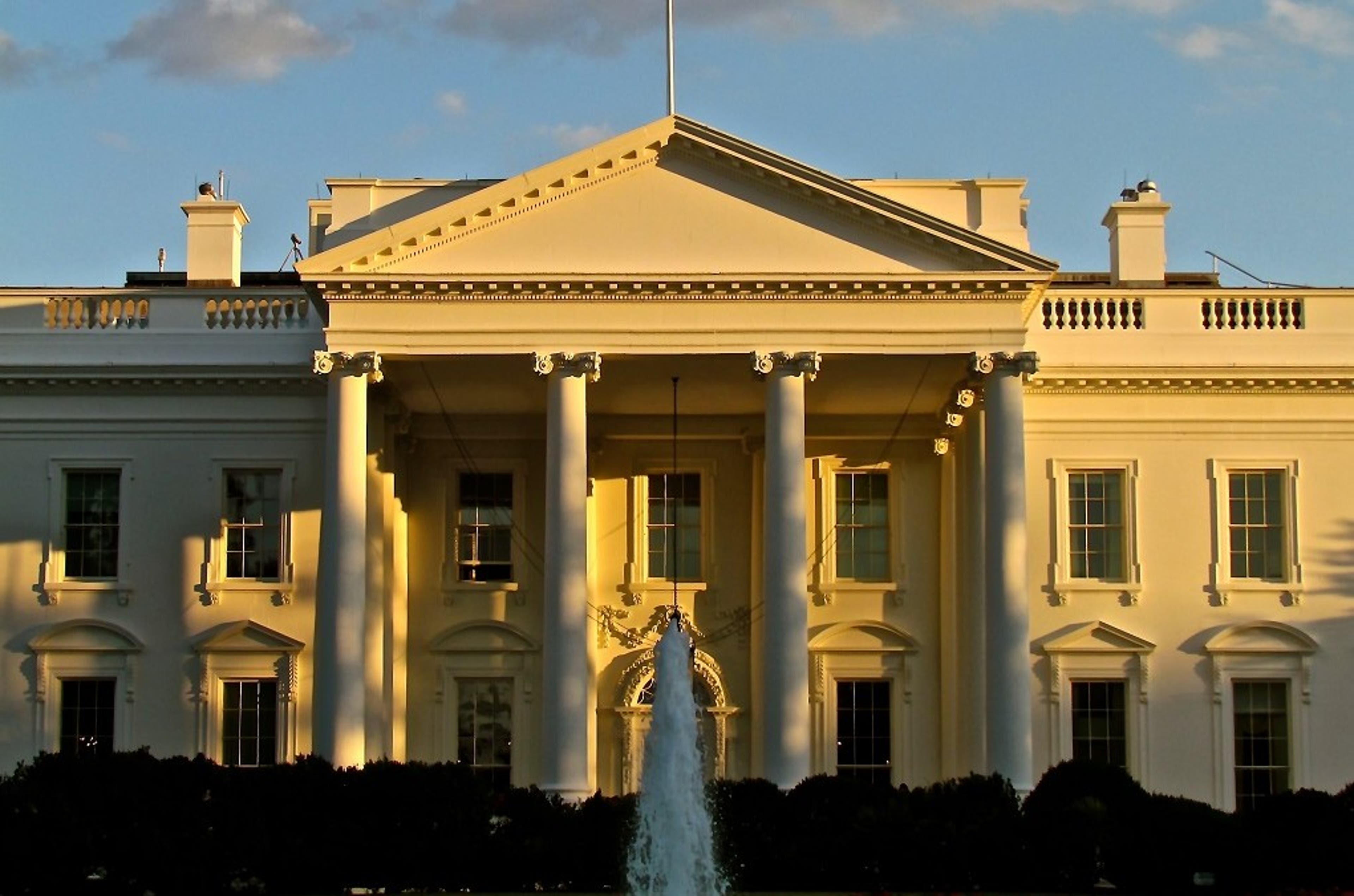 the-white-house-sunny-US.jpg