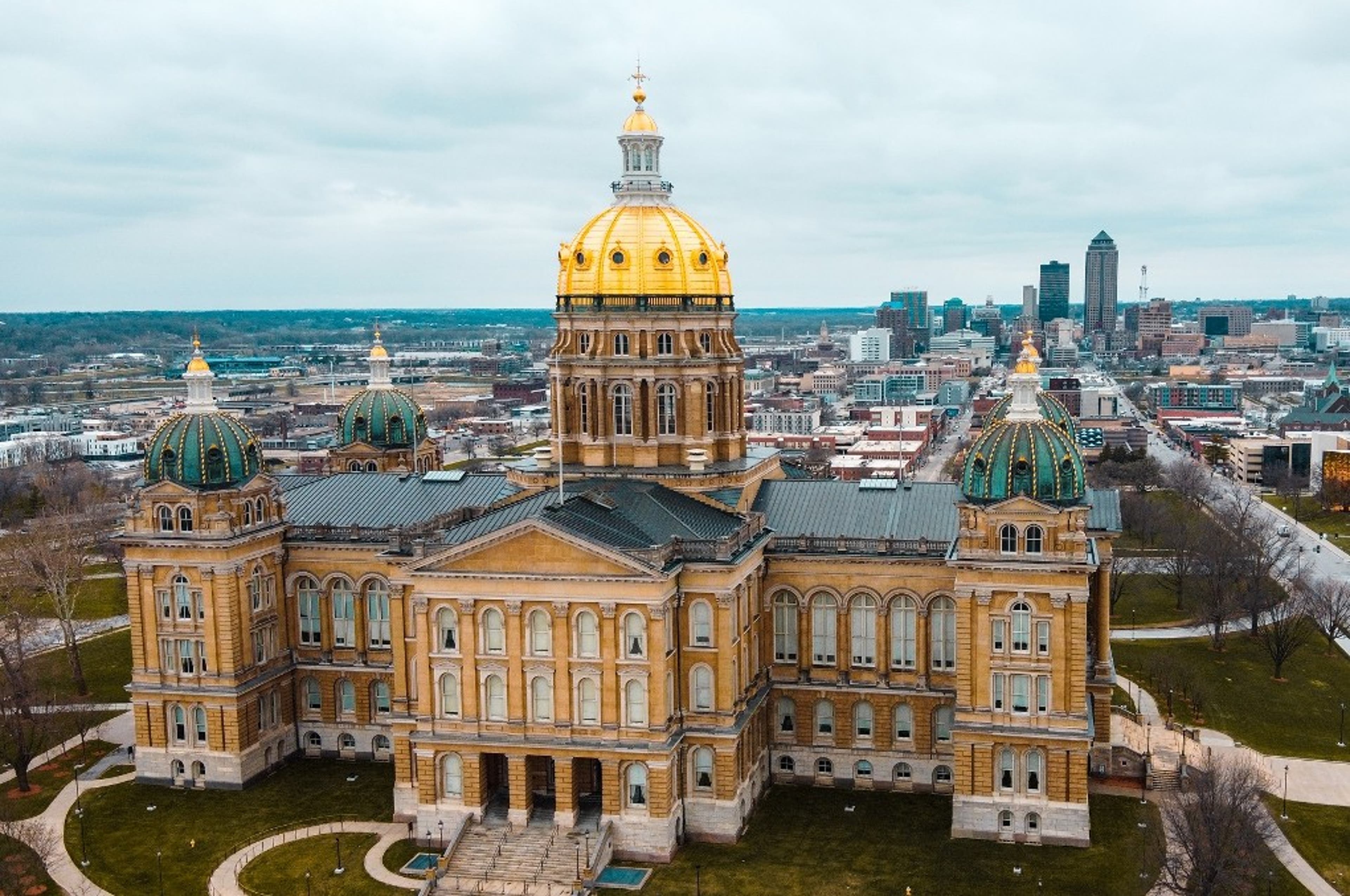 DesMoines_IA_Capitol_Building-US.jpg