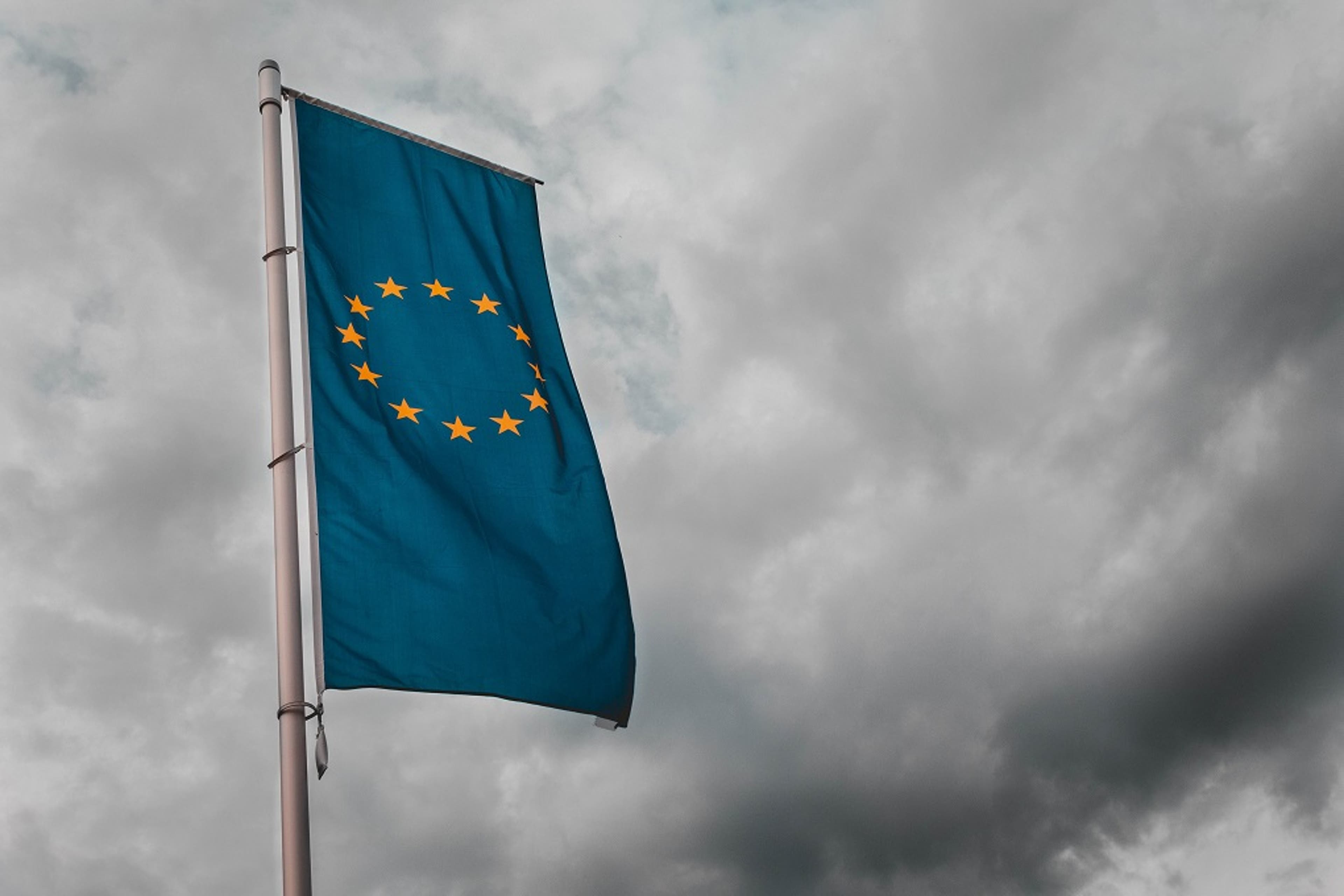 eu-flag-grey-skies-Europe.jpg