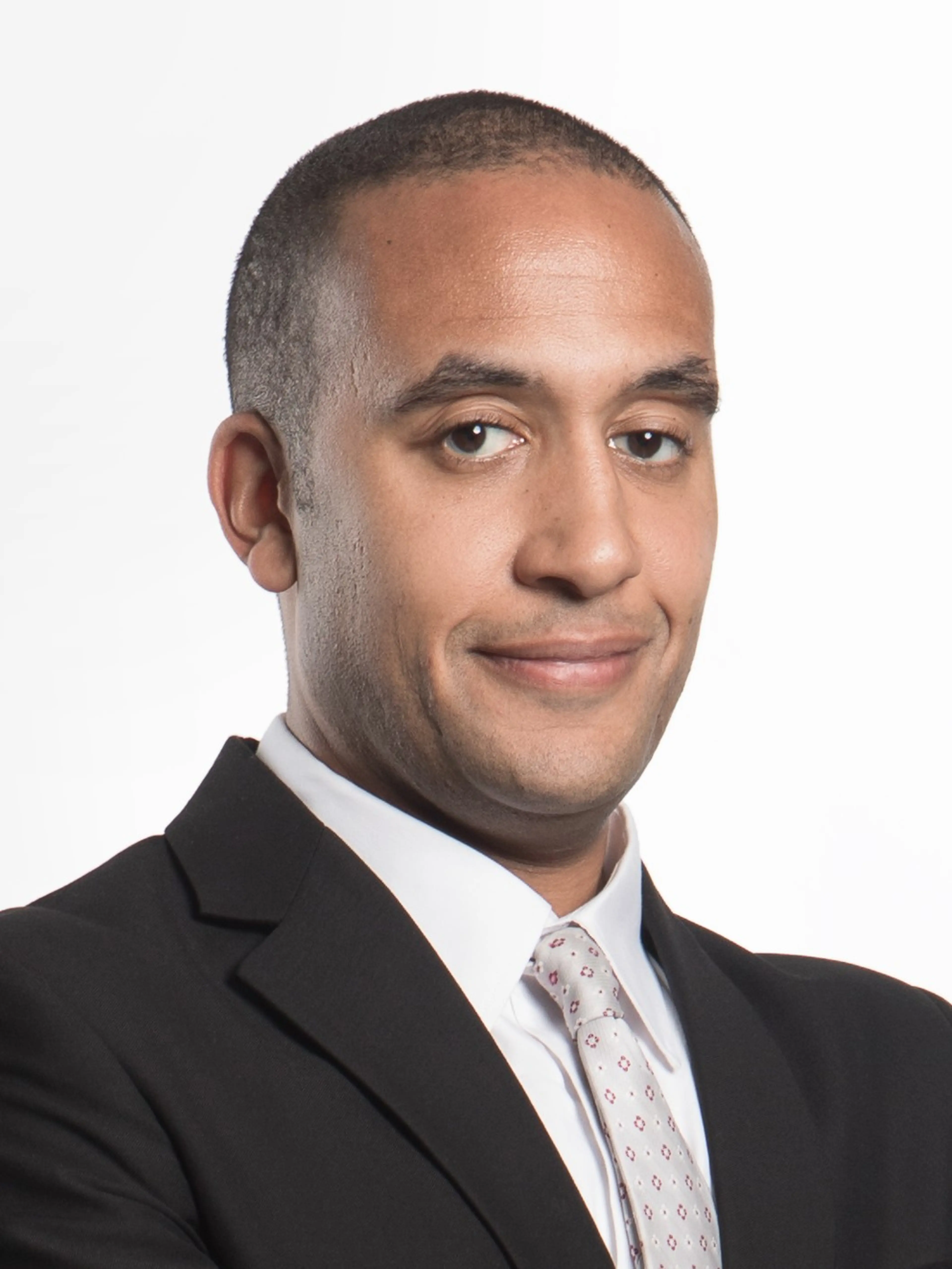 headshot of Alex Roberts