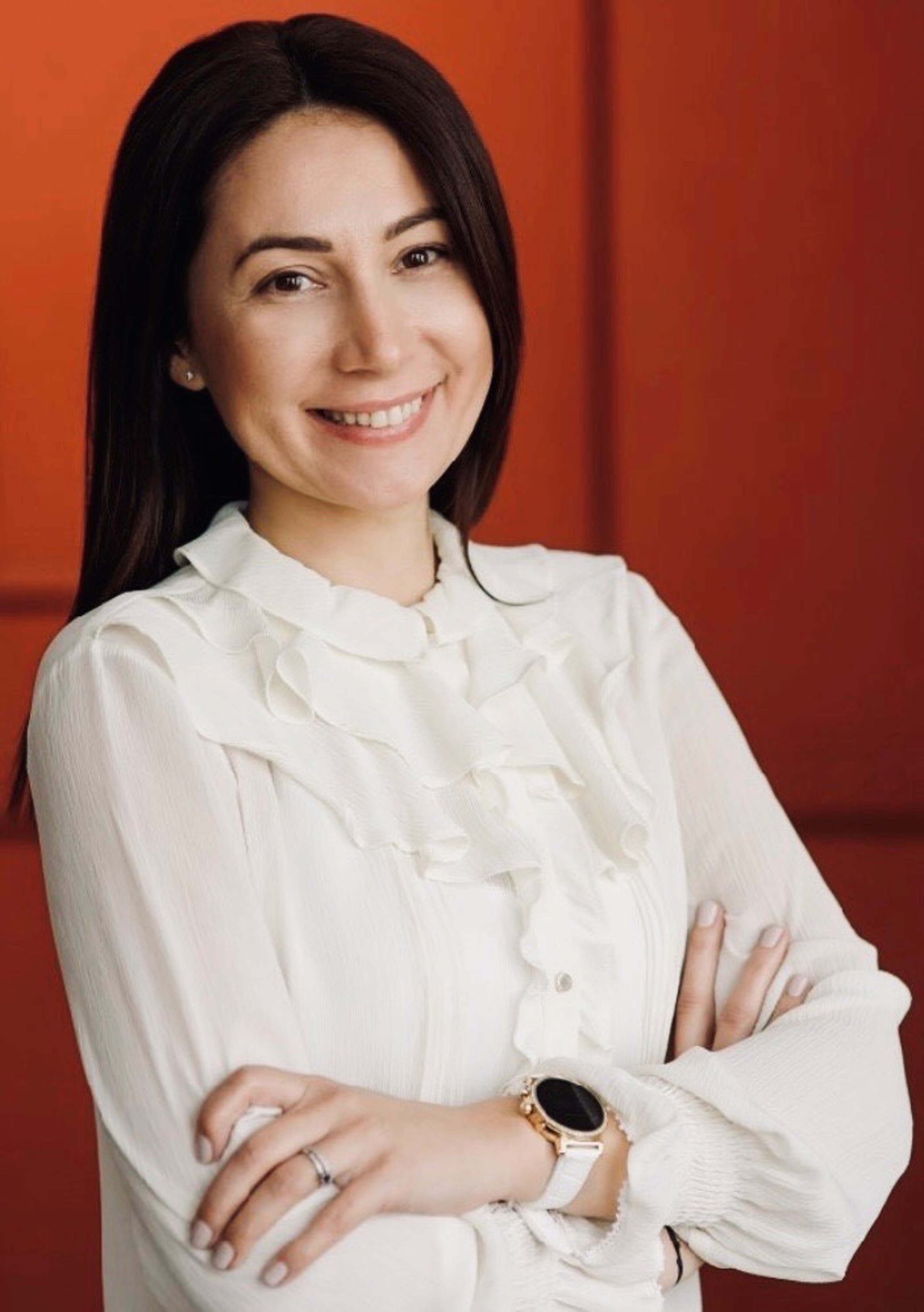 headshot of LAURA RUDNYANSZKY