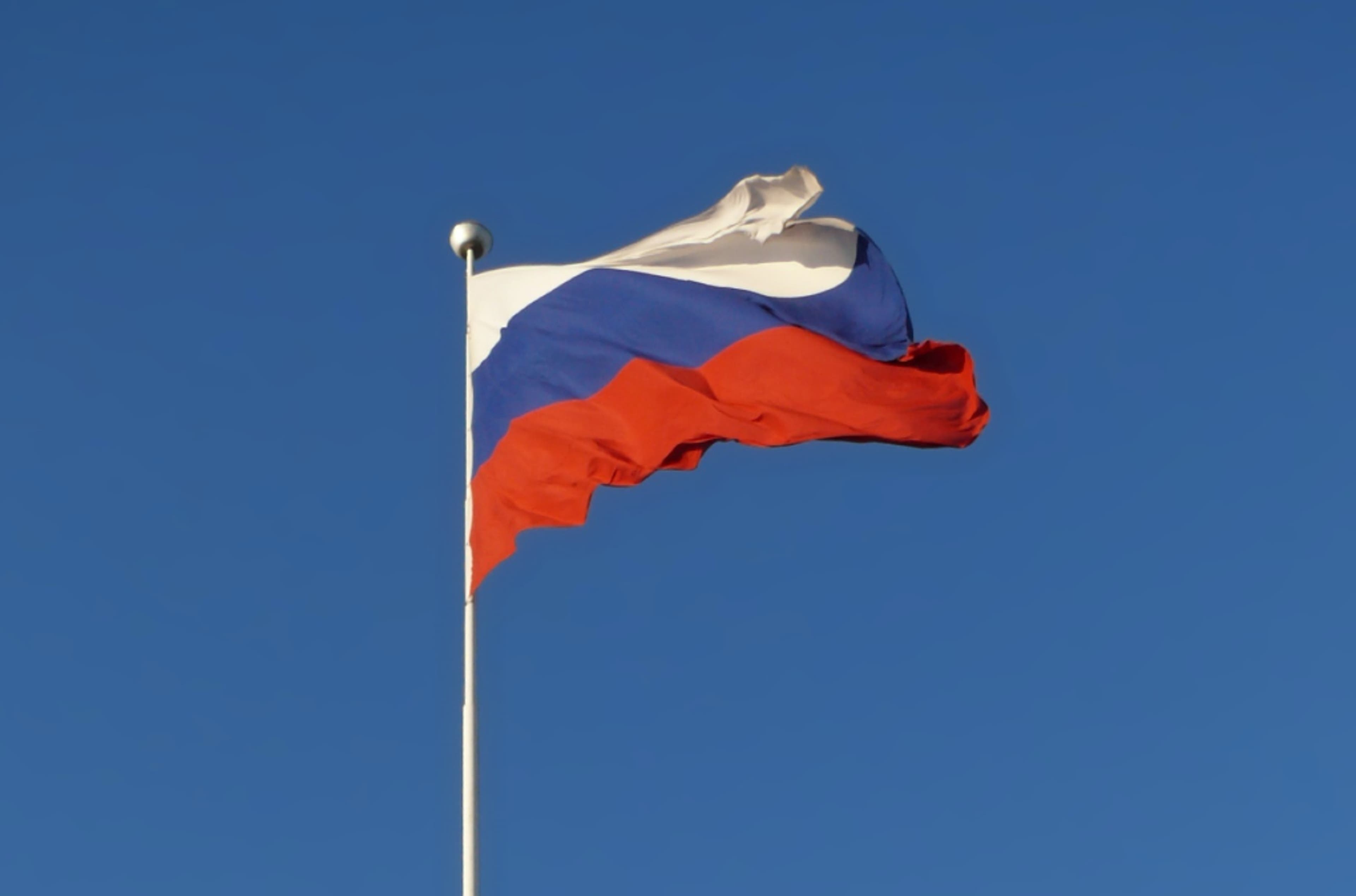 Russia_flag_hrustall-Gp0OaK6ZzlI-unsplash.png
