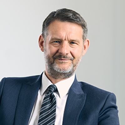 headshot of Ian Hulme