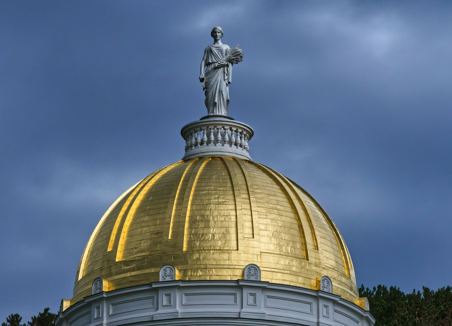 Vermont-capitol-dome-state-law-unsplash.png