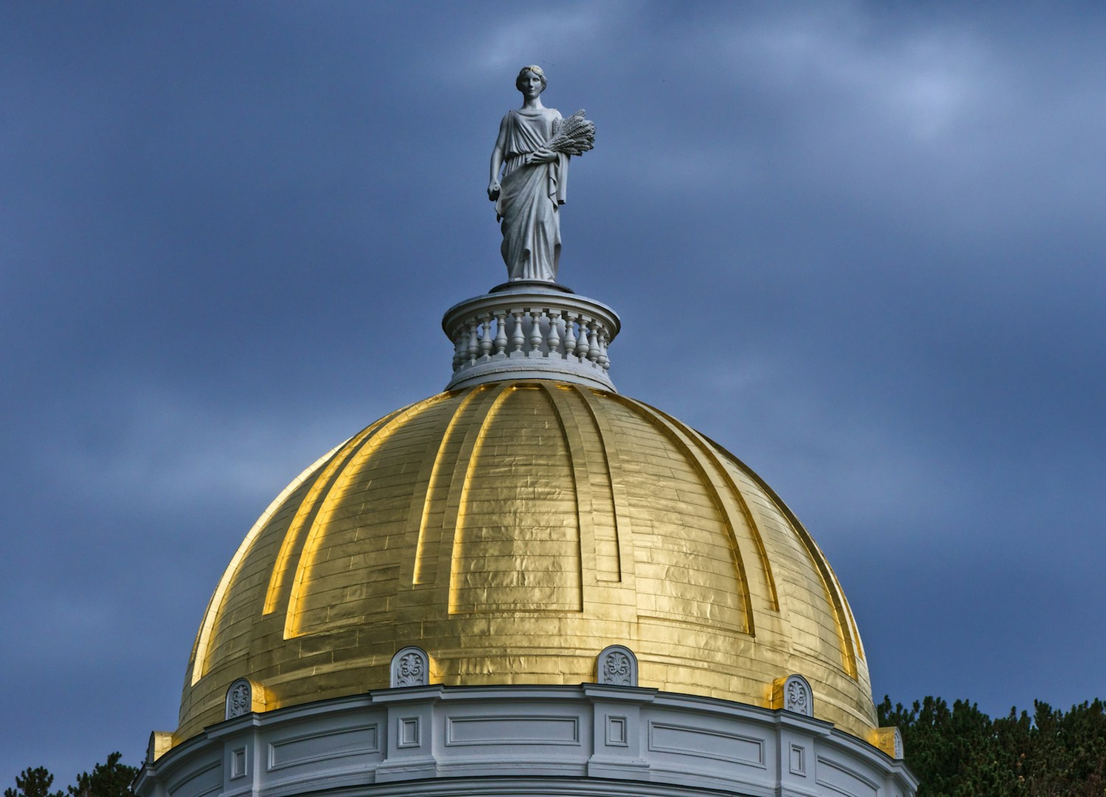 Vermont-capitol-dome-state-law-unsplash.png