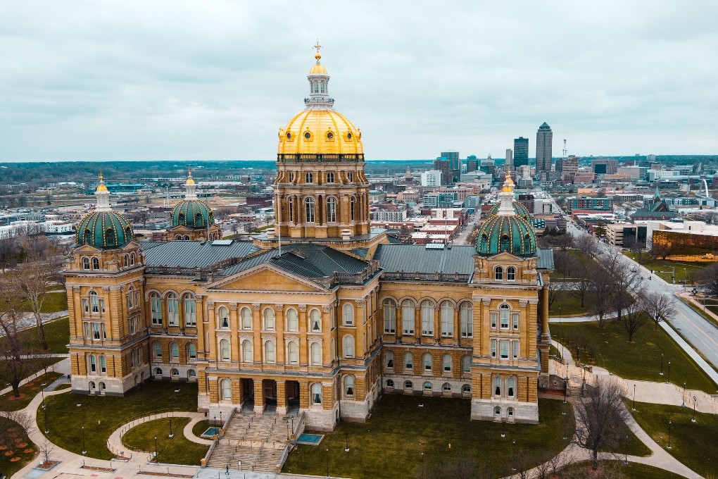 Des-Moines-Iowa-capitalbuilding-US.jpg