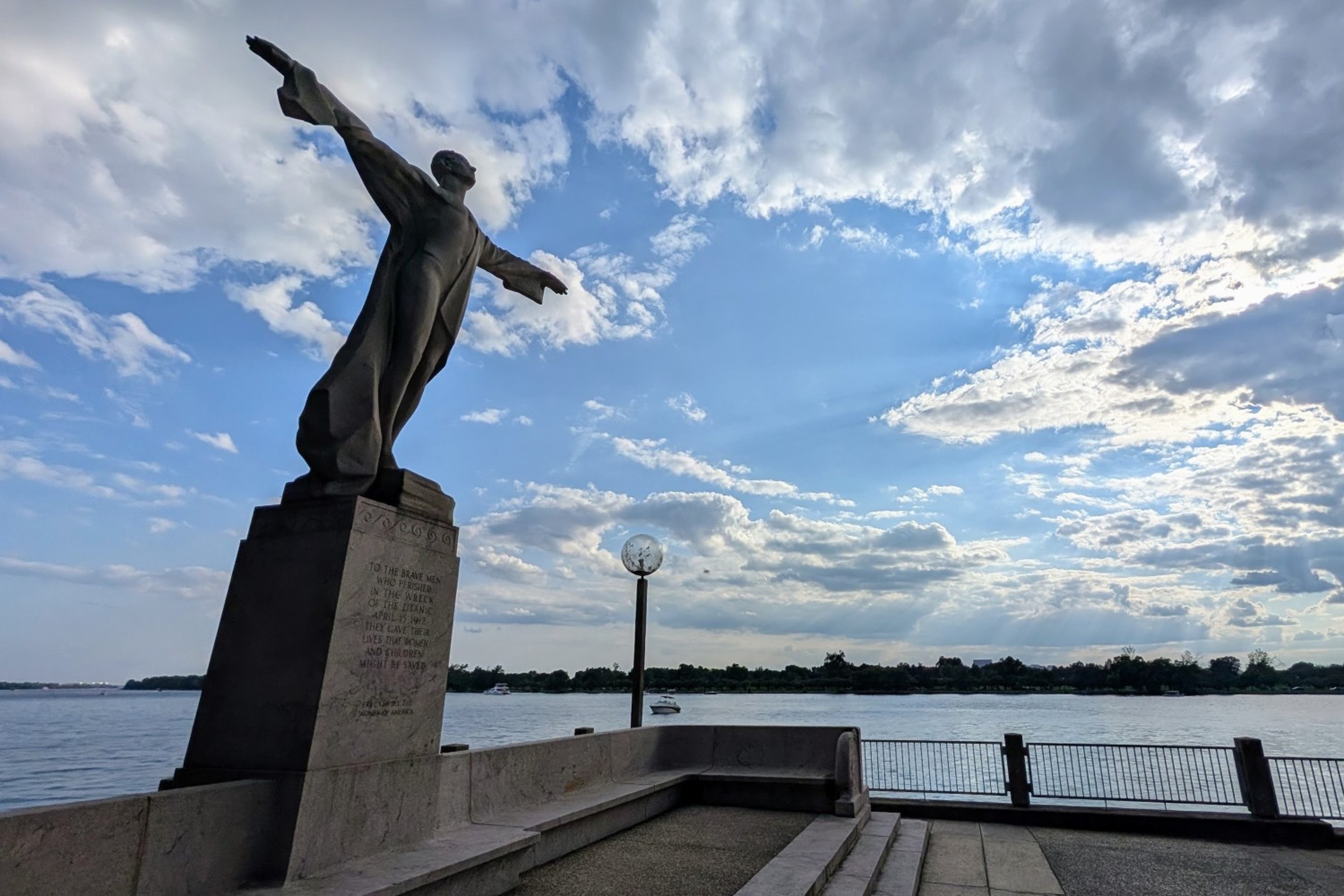 statue-water-cobunzweifelkeegan-DC View-8.15.25.jpg