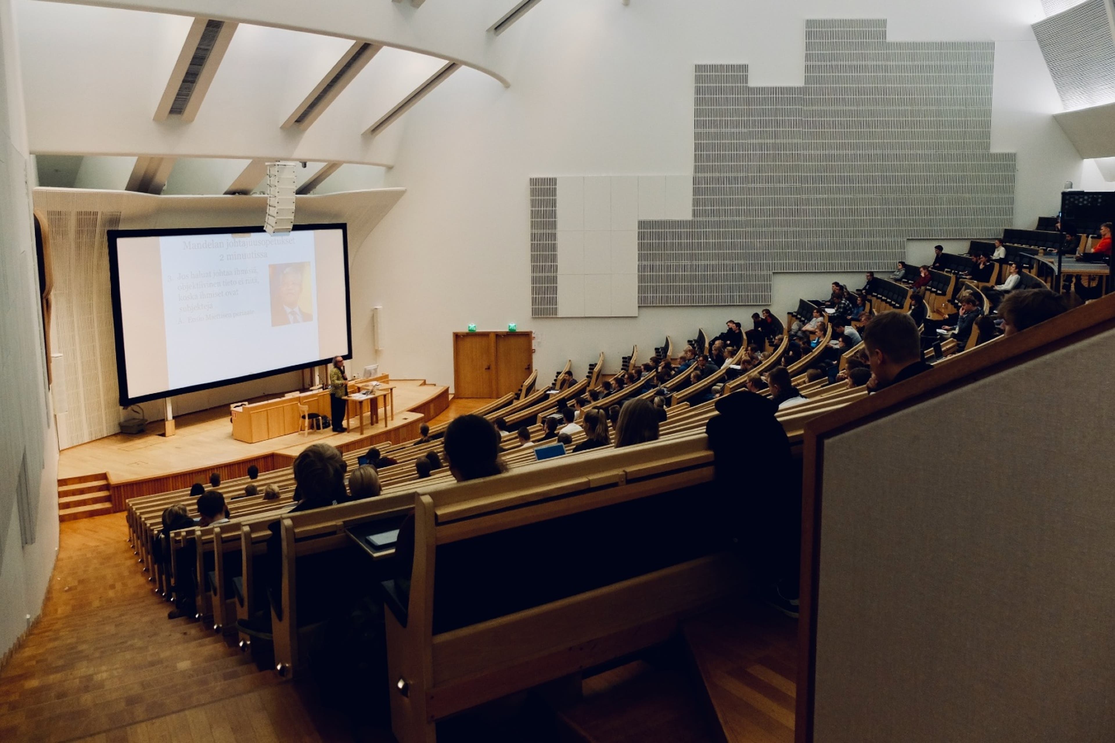 lecture-hall-college-education-12424.jpg