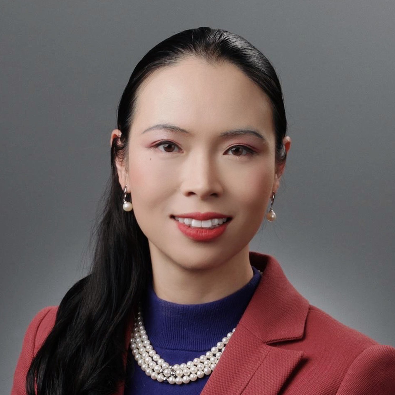 headshot of Vivien (Yingjun) Peaden