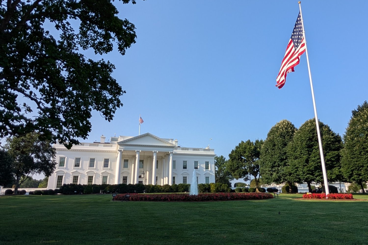 white-house-lawn-flag-cobunzweifelkeegan-072425.jpg