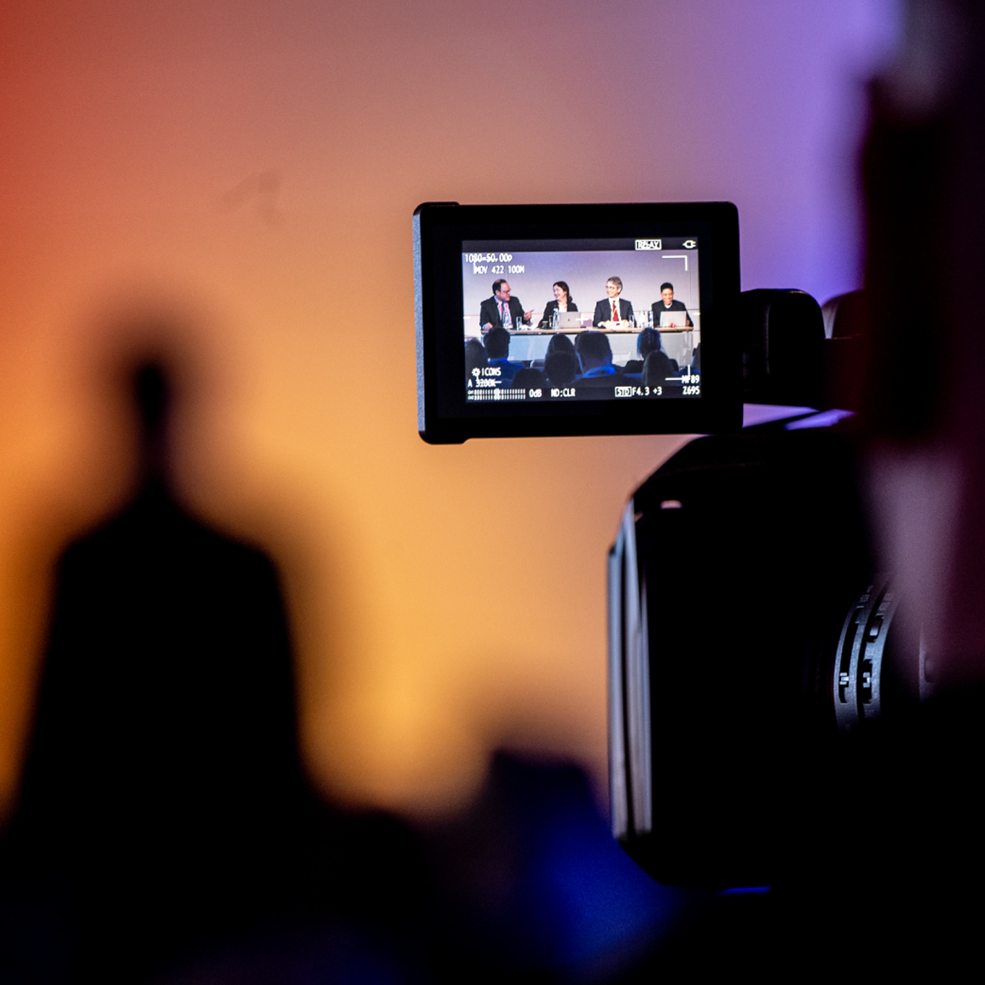 illustration of a computer screen displaying a webconference