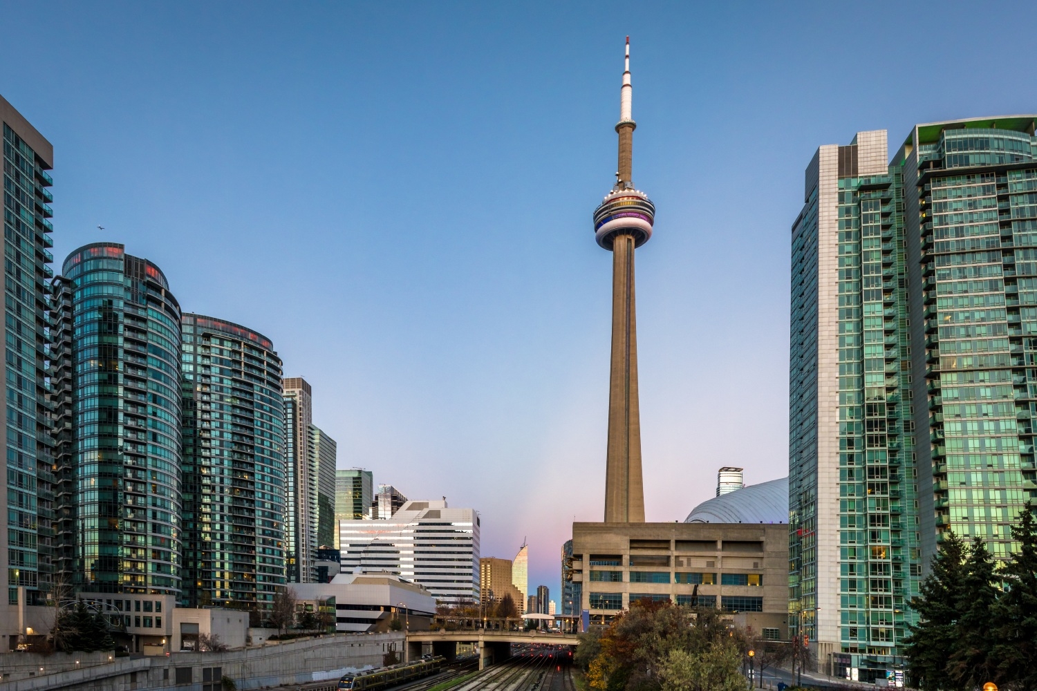 cn-tower-toronto-street-canada-21424.jpg