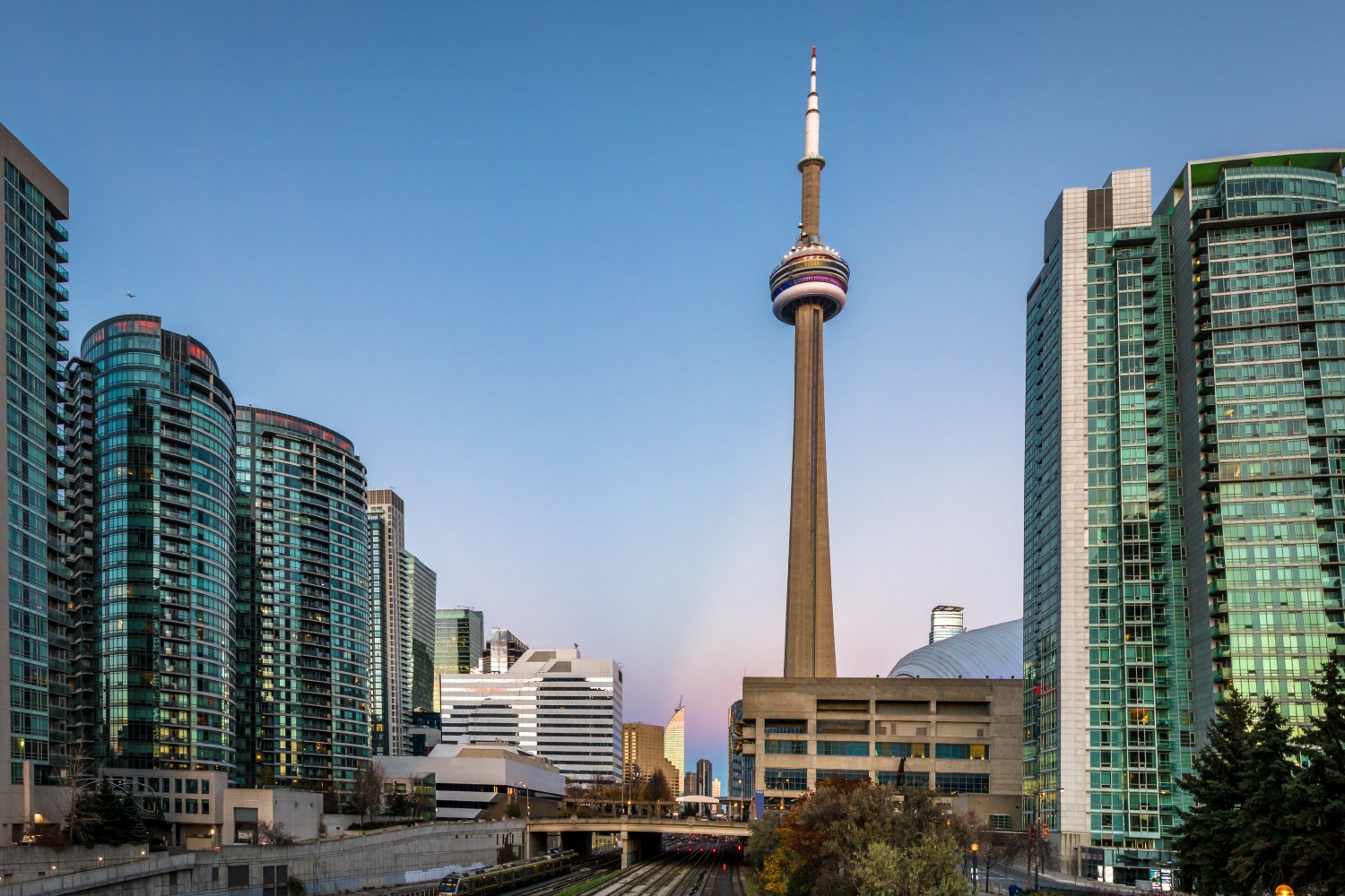 cn-tower-toronto-street-canada-21424.jpg