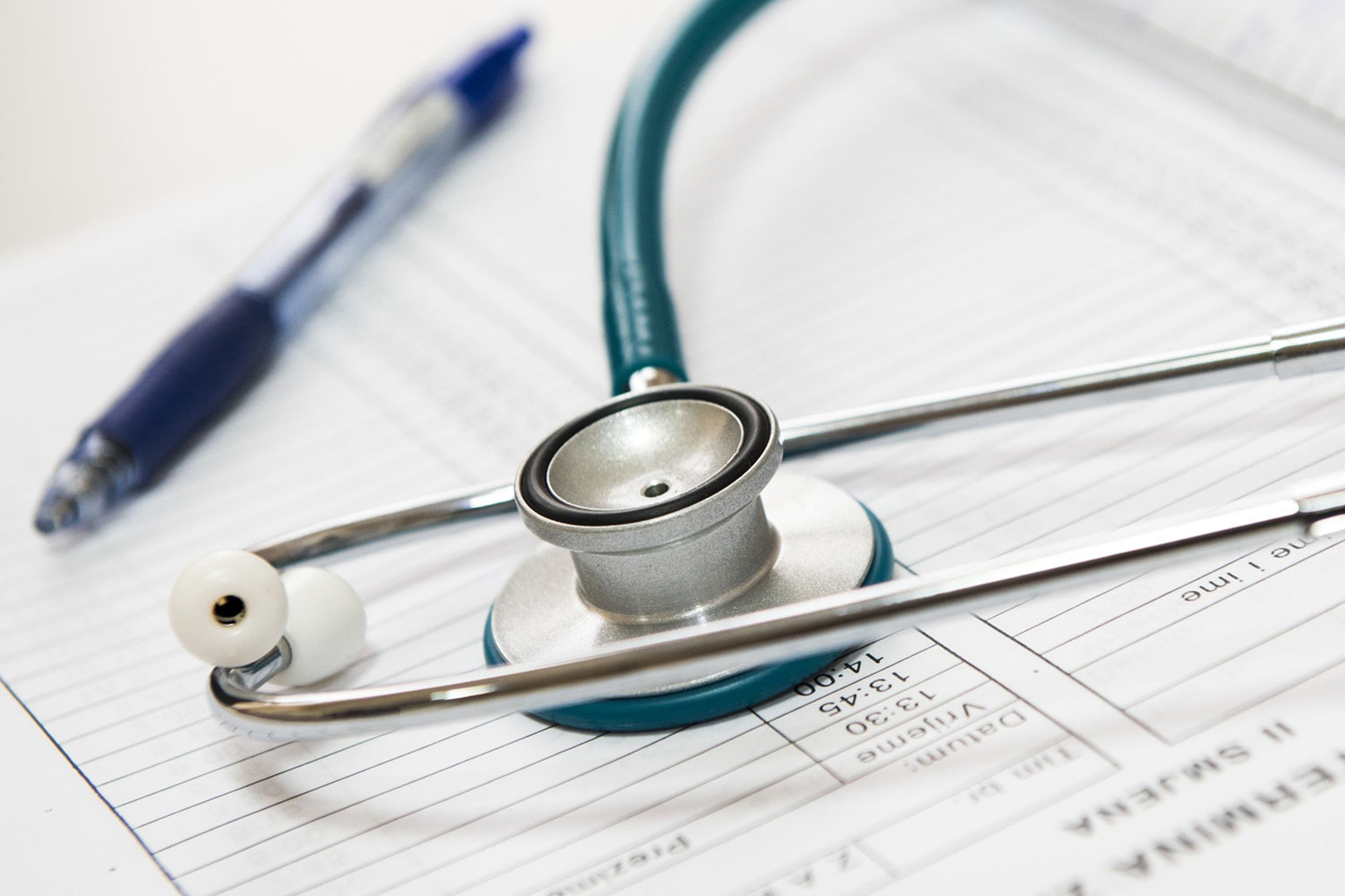 stethoscope-pen-document-health-care-privacy-0004.jpg