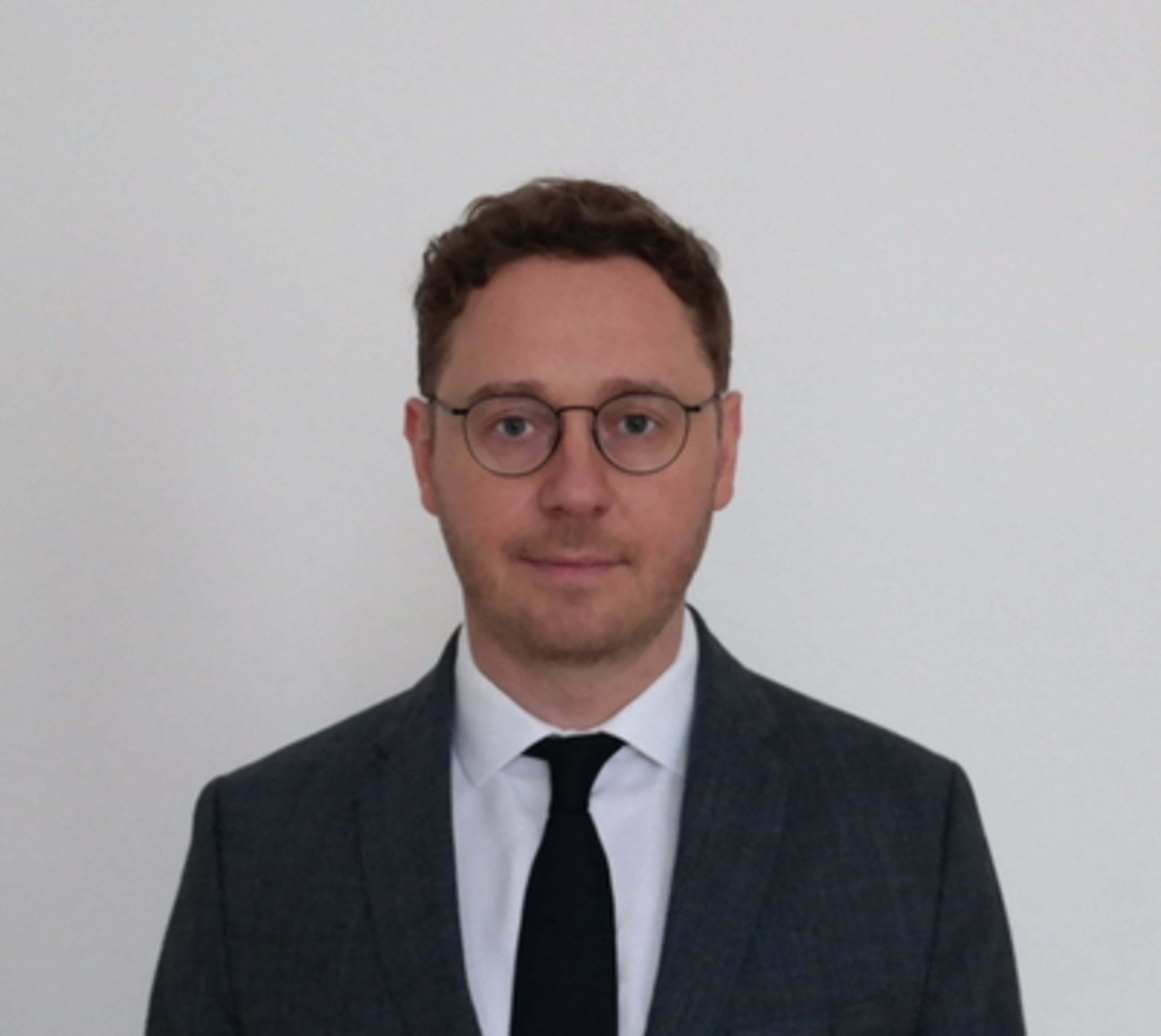 headshot of Nils Hullen