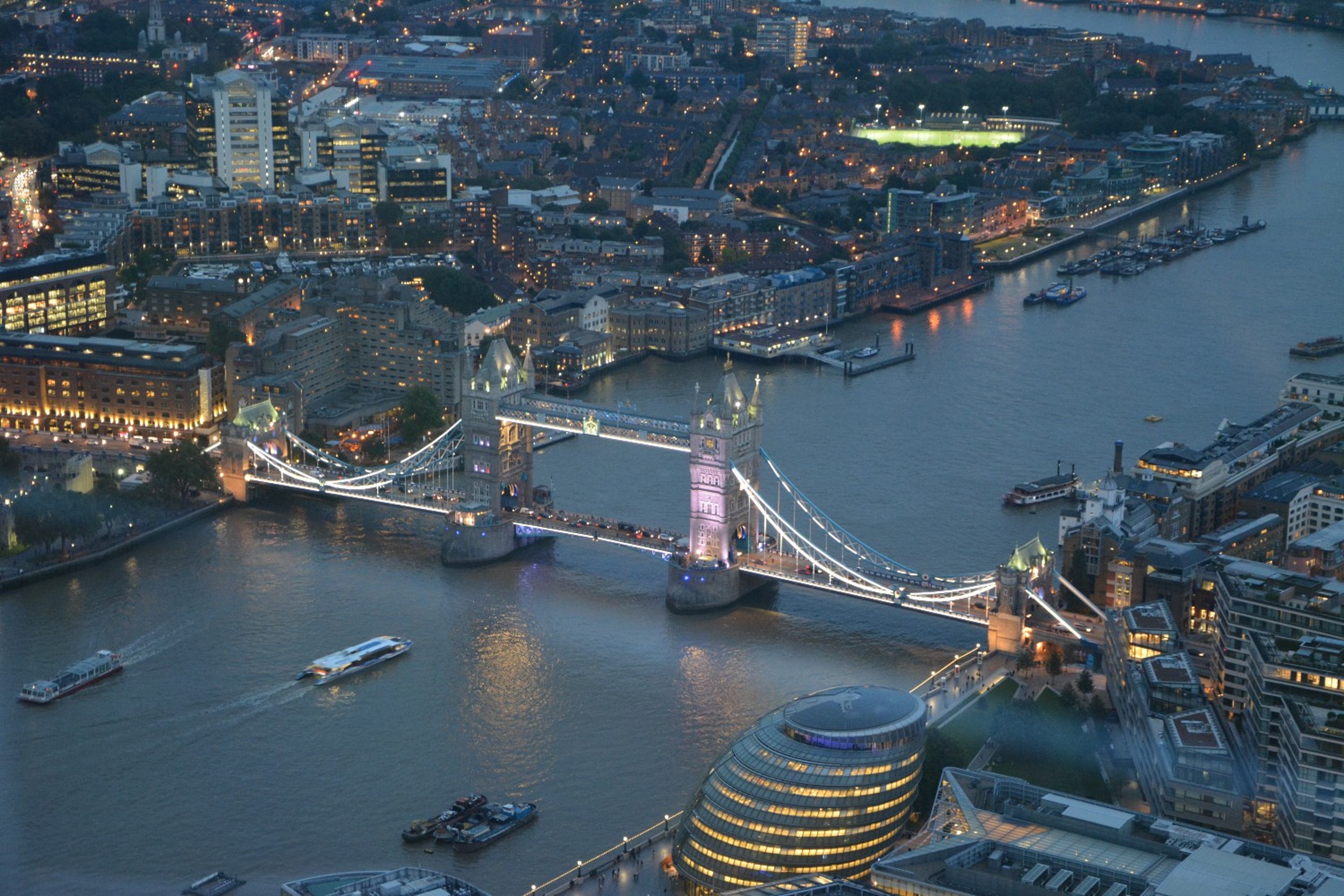 london-bridge-UK-092123-3.jpg