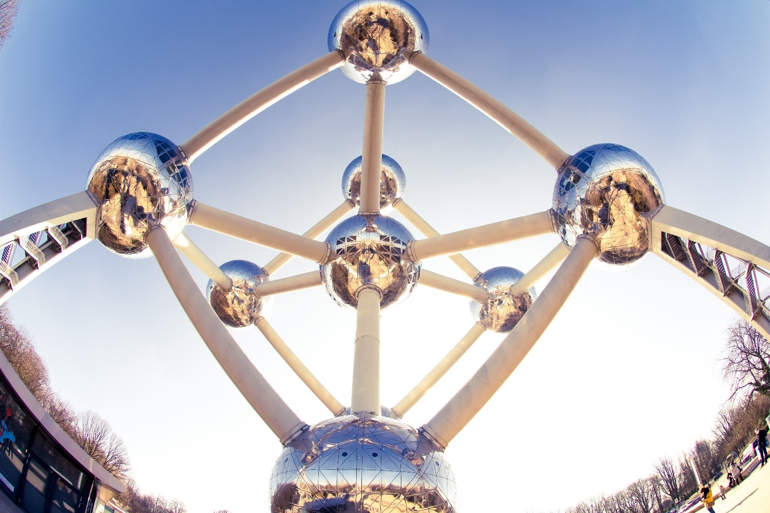 brussels-atomium-statue-viewfrombrussels-100523.jpg