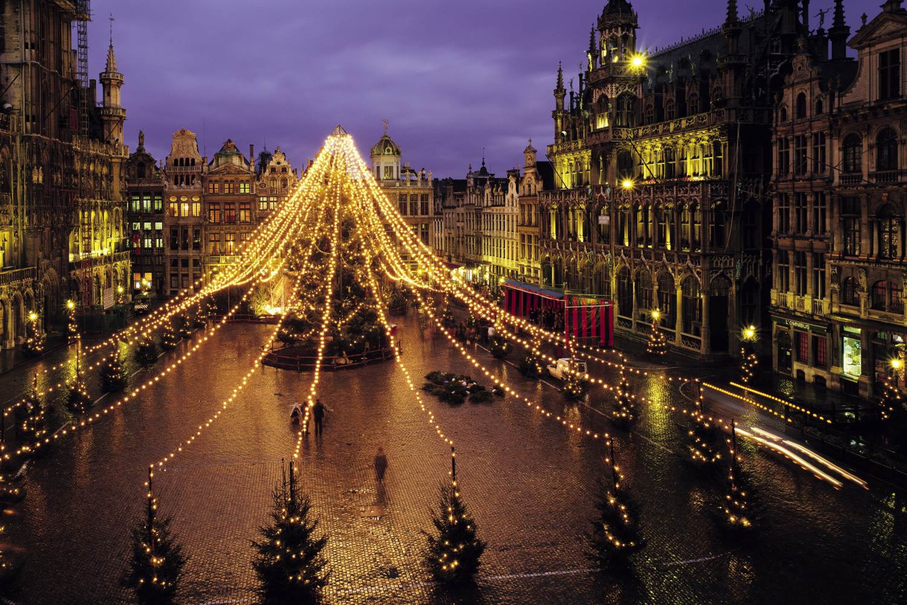 christmas-nighttime-brussels-eu-08202572.jpg