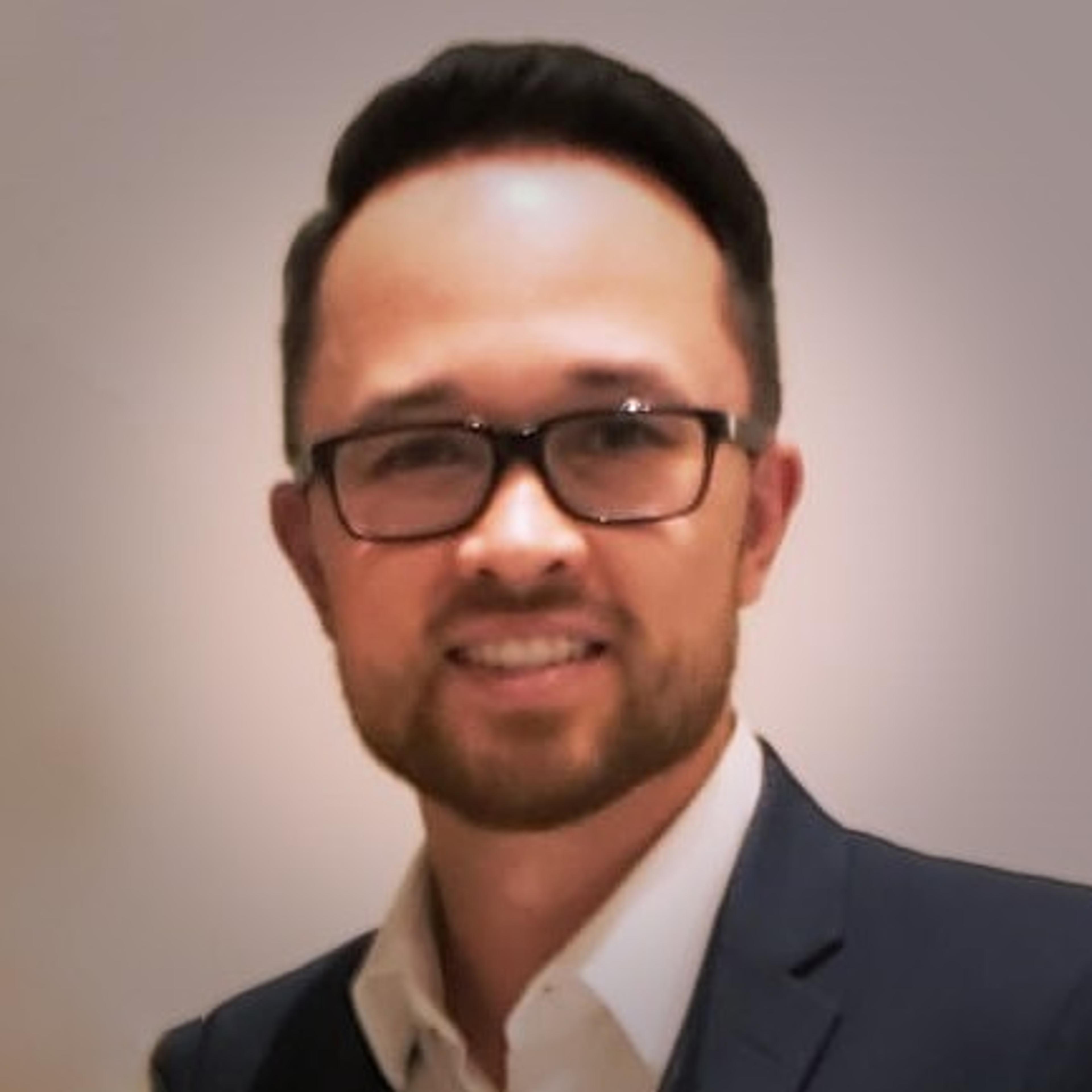 headshot of Roland Kahl