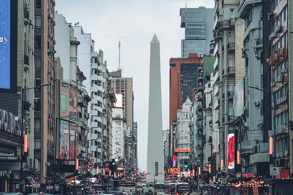 buenos_aires_street_buildings-latam.png