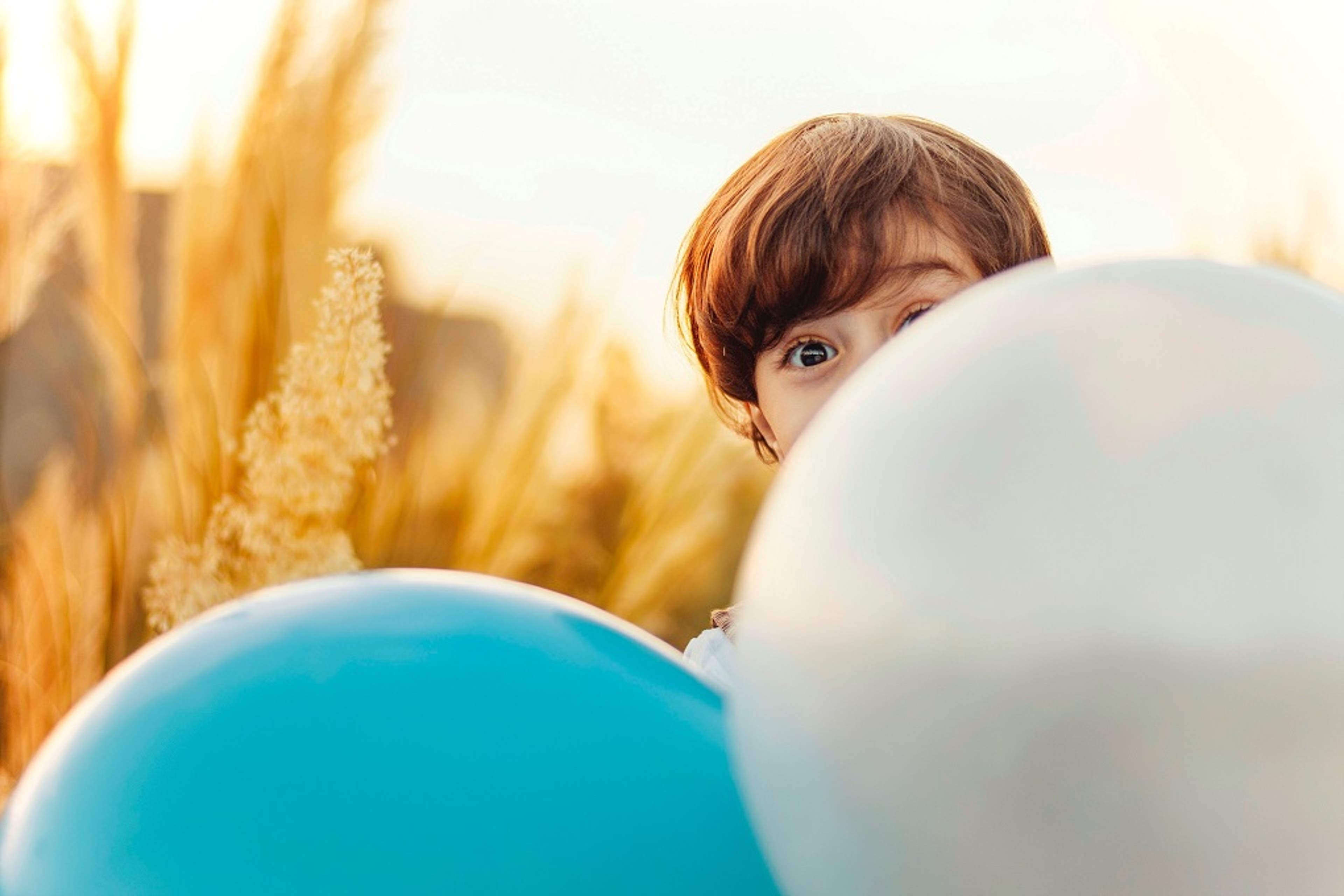 child-peeking-balloons-childrensprivacy.jpg