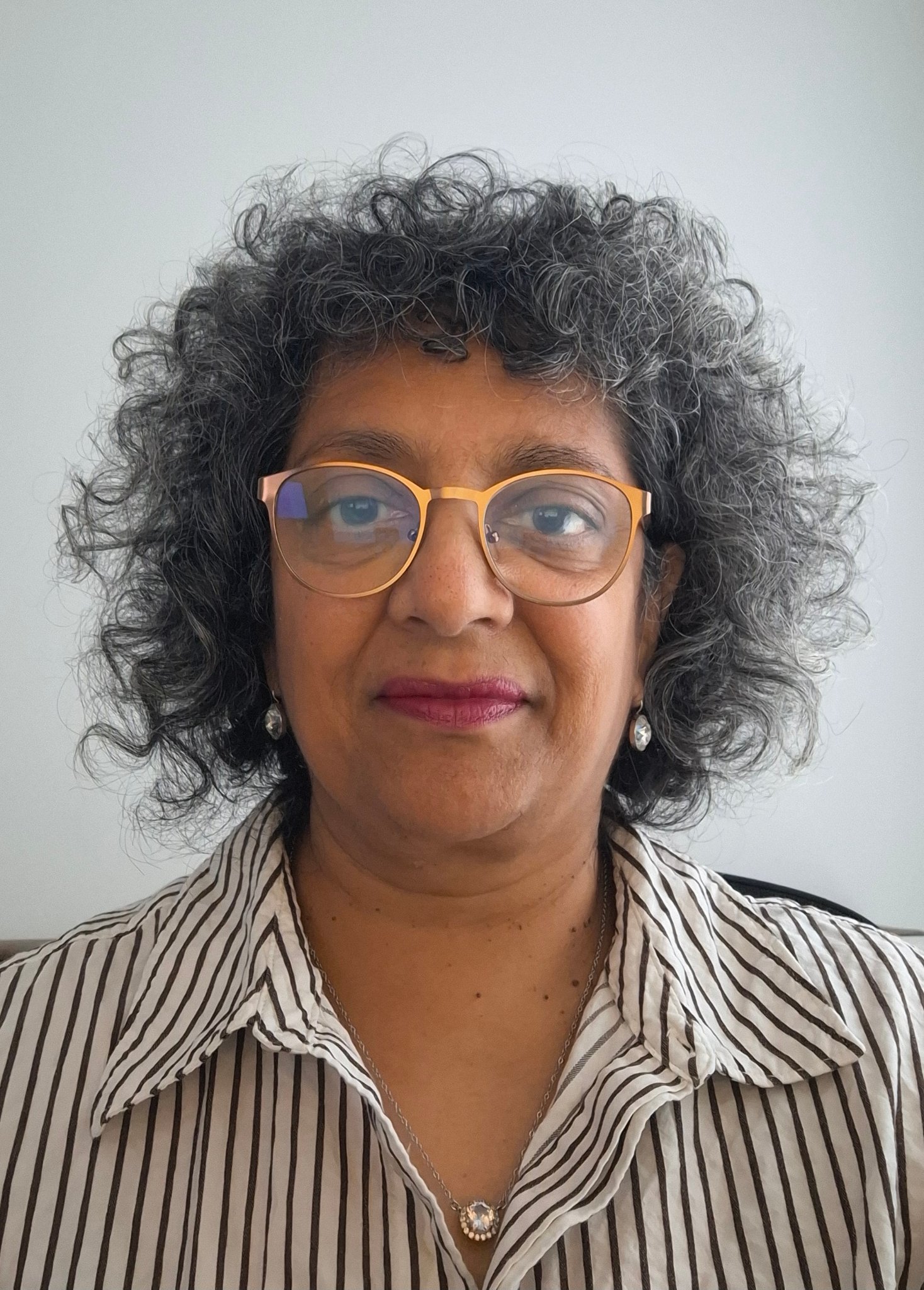 headshot of Nina Barakzai