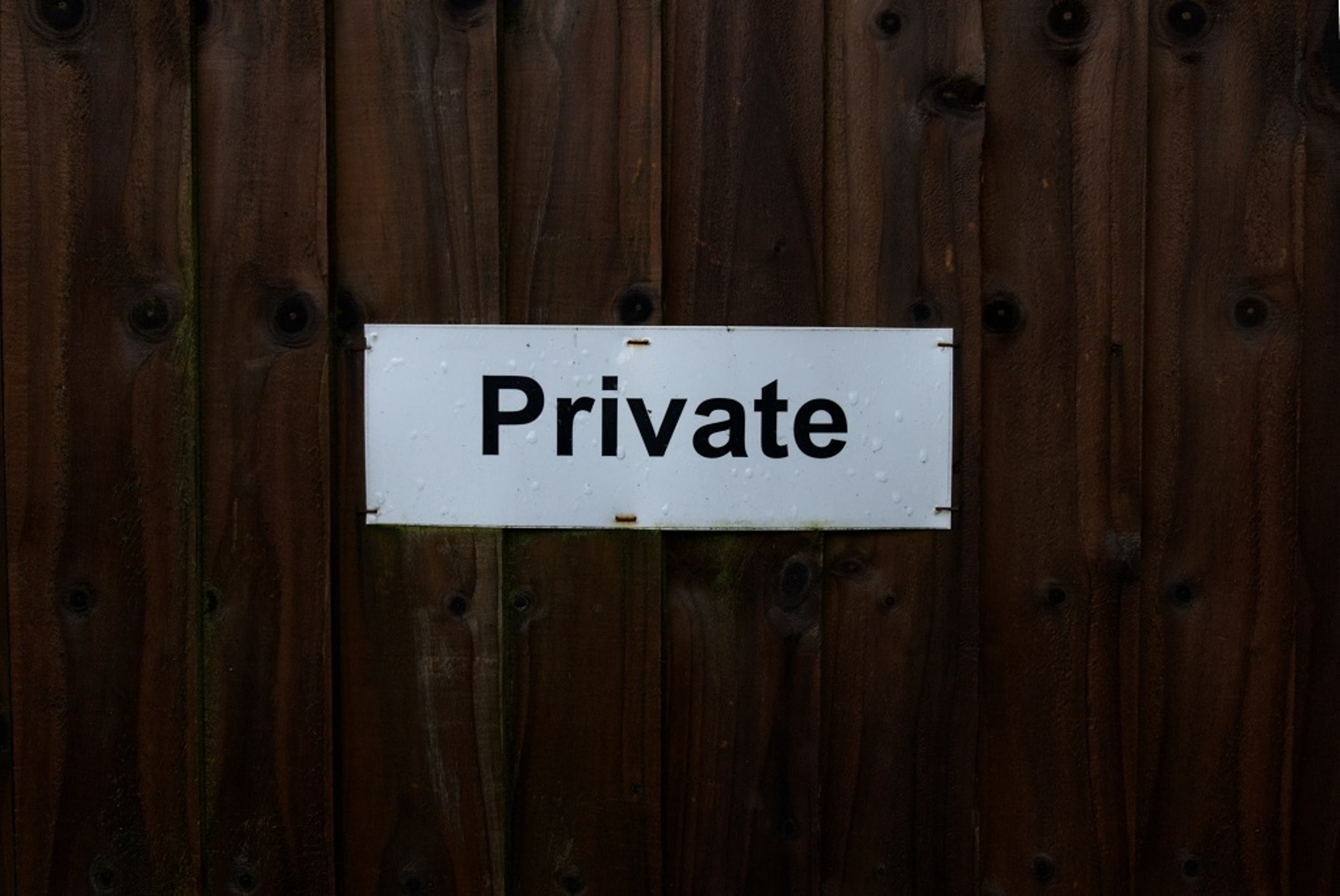 private-sign-wooden-door-personalprivacy.jpg
