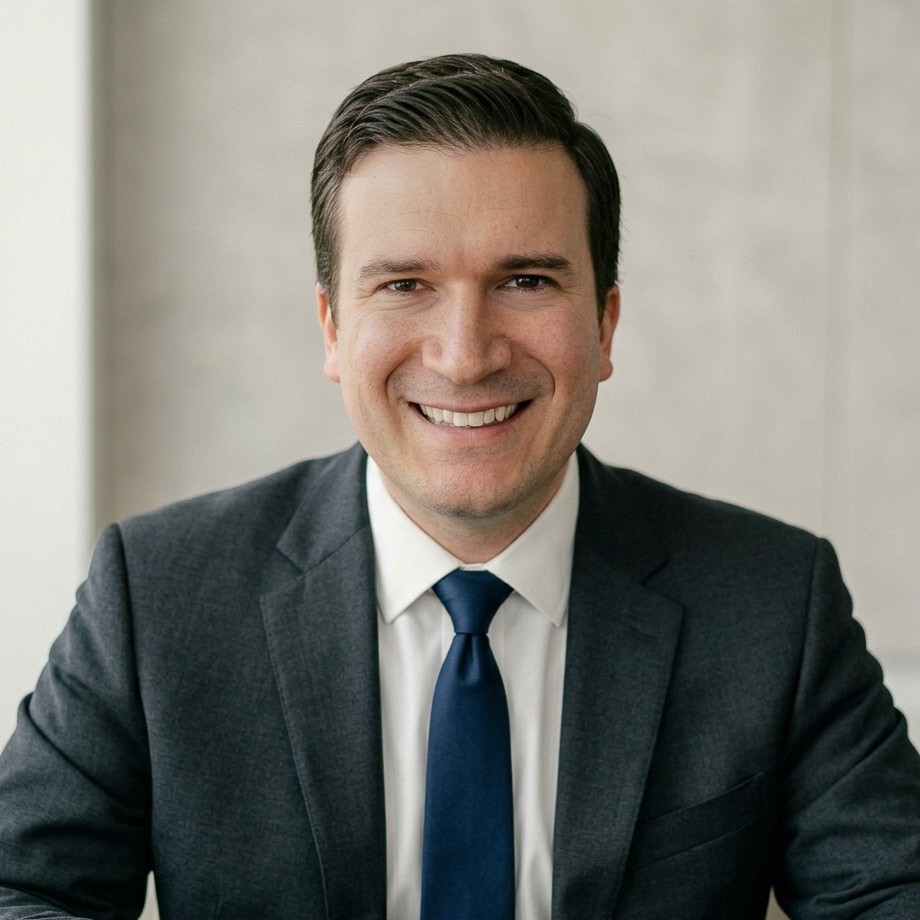 headshot of Jose Bucaro