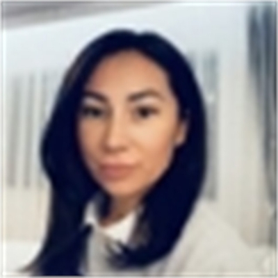 headshot of LAURA RUDNYANSZKY