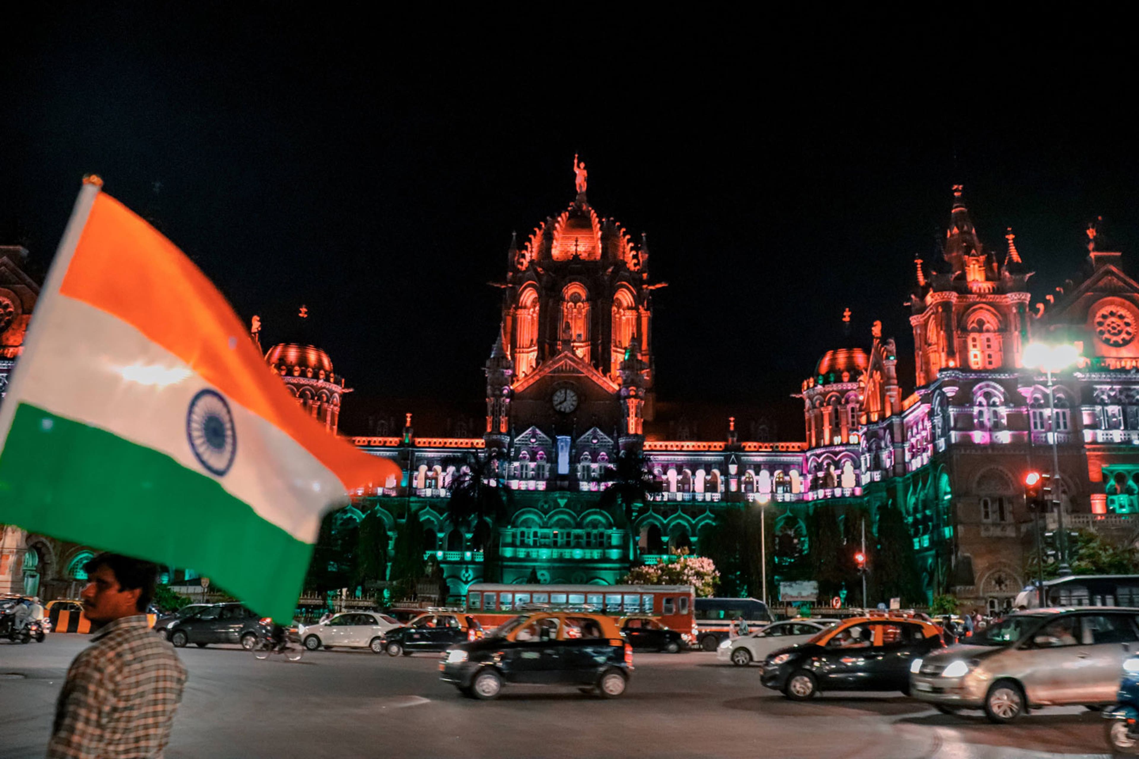 night-chhatrapati-shivaji-terminus-mumbai-india-apac-0048.jpg