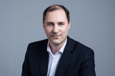 headshot of Joerg Thomas