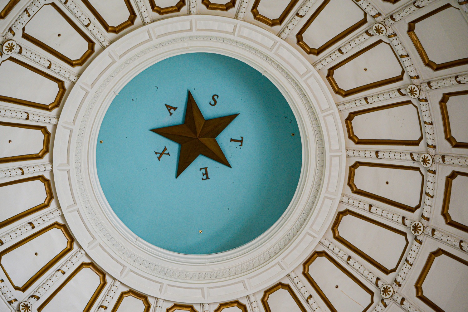 texas-capitol-ceiling-us-011424.jpg