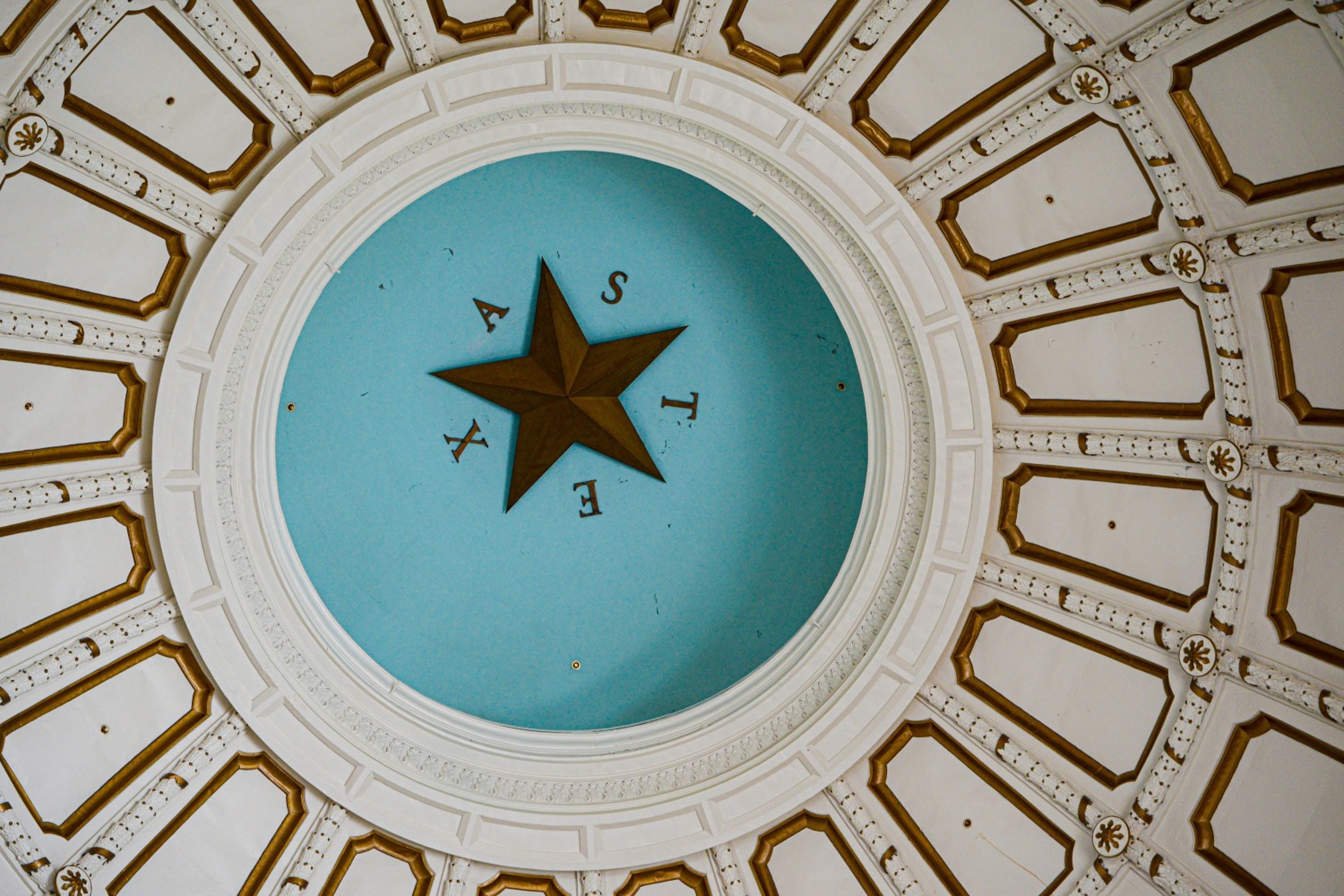 texas-capitol-ceiling-us-011424.jpg