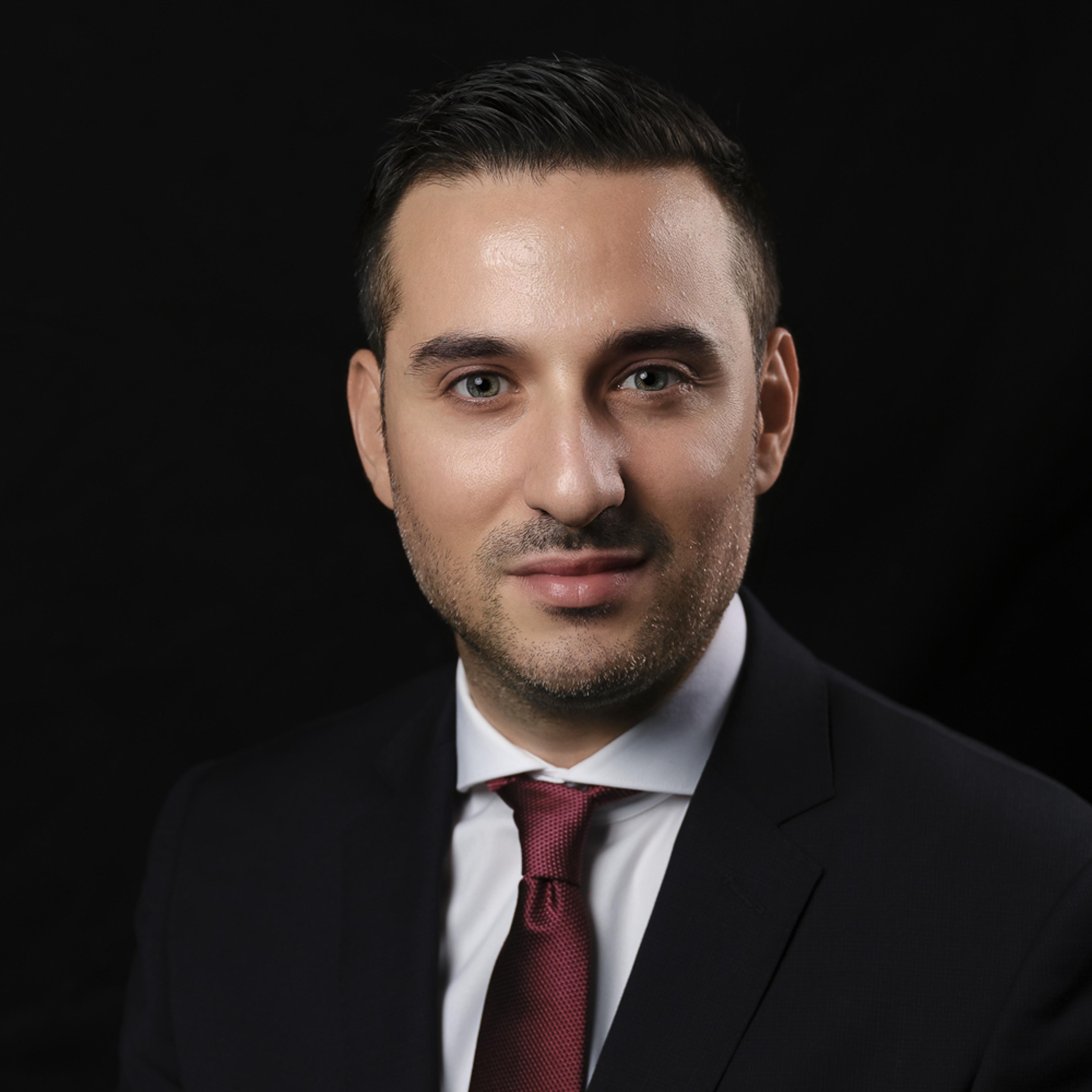 headshot of Panagiotis Tampoureas