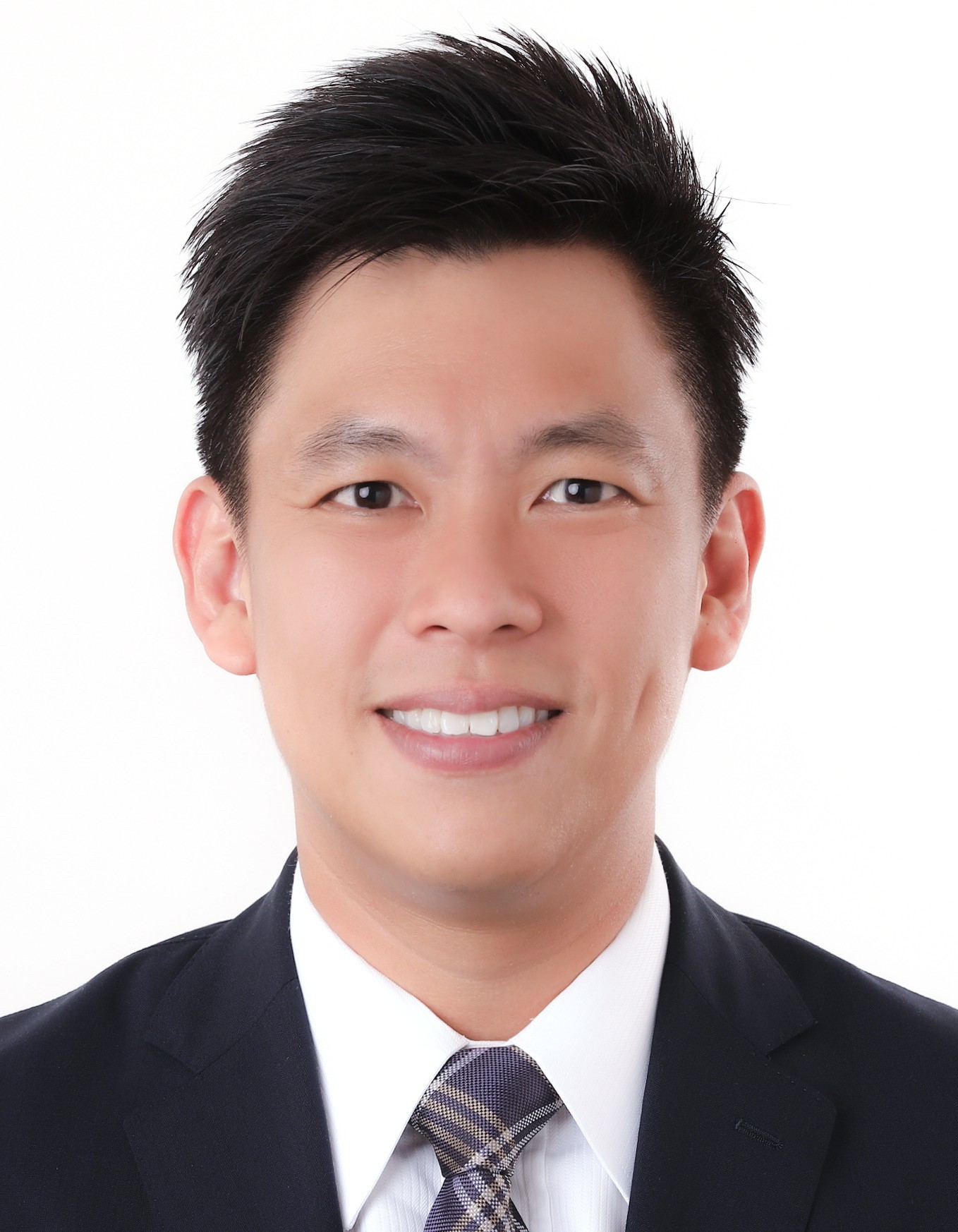 headshot of Risen Tan