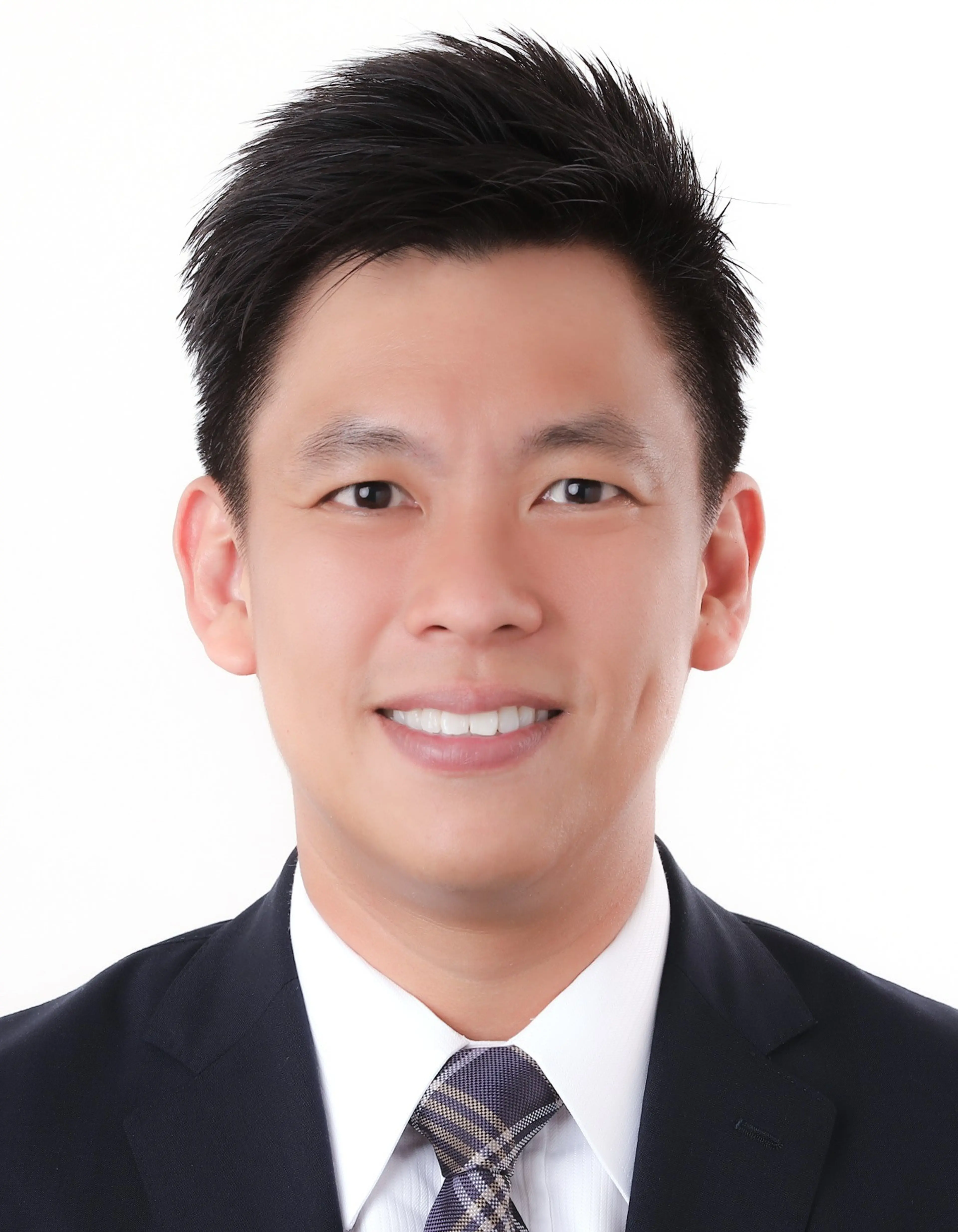 headshot of Risen Tan